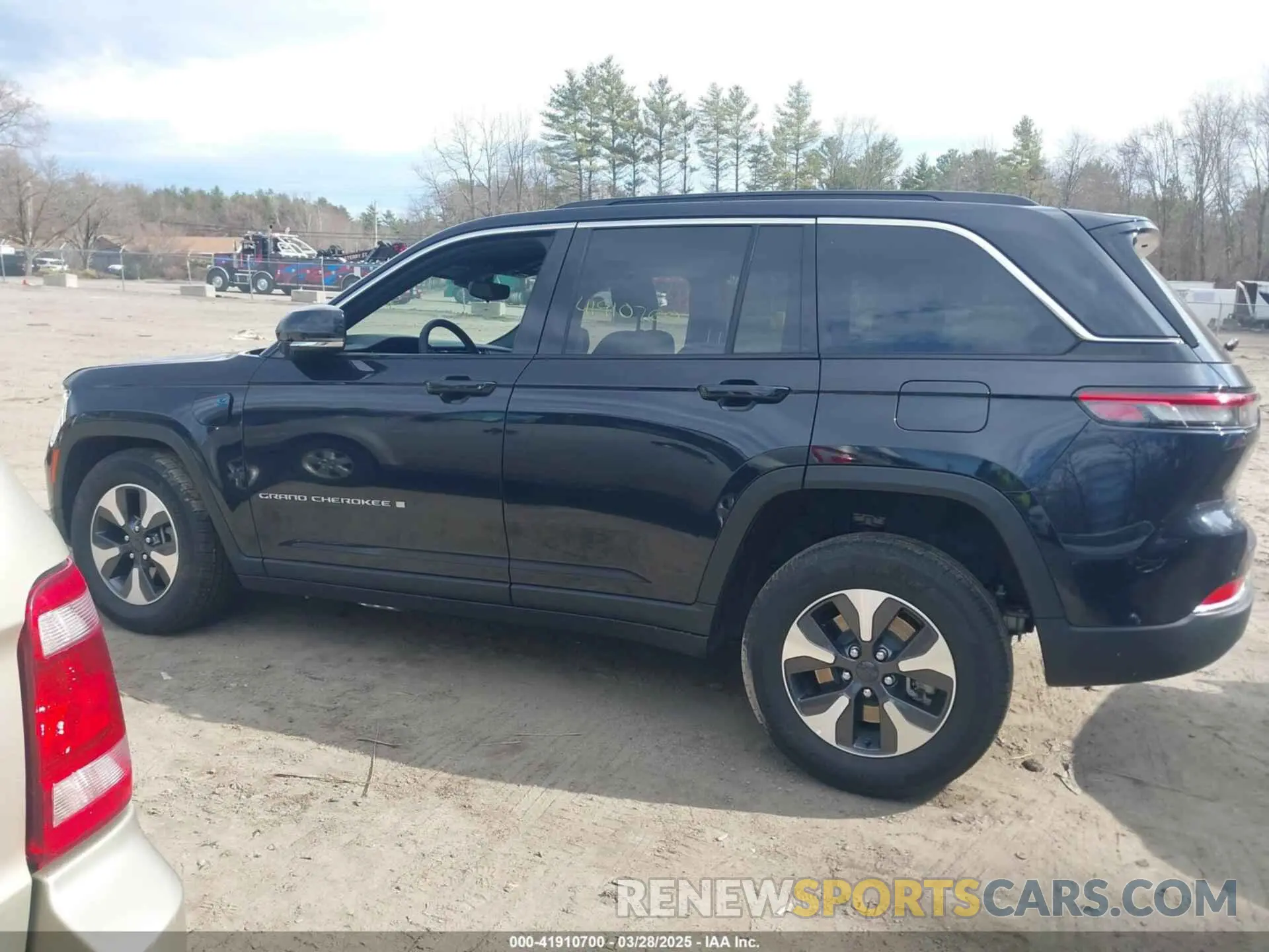 14 fotografías del automóvil dañado 1C4RJYB60RC142770 JEEP GRAND CHEROKEE 4XE 2024