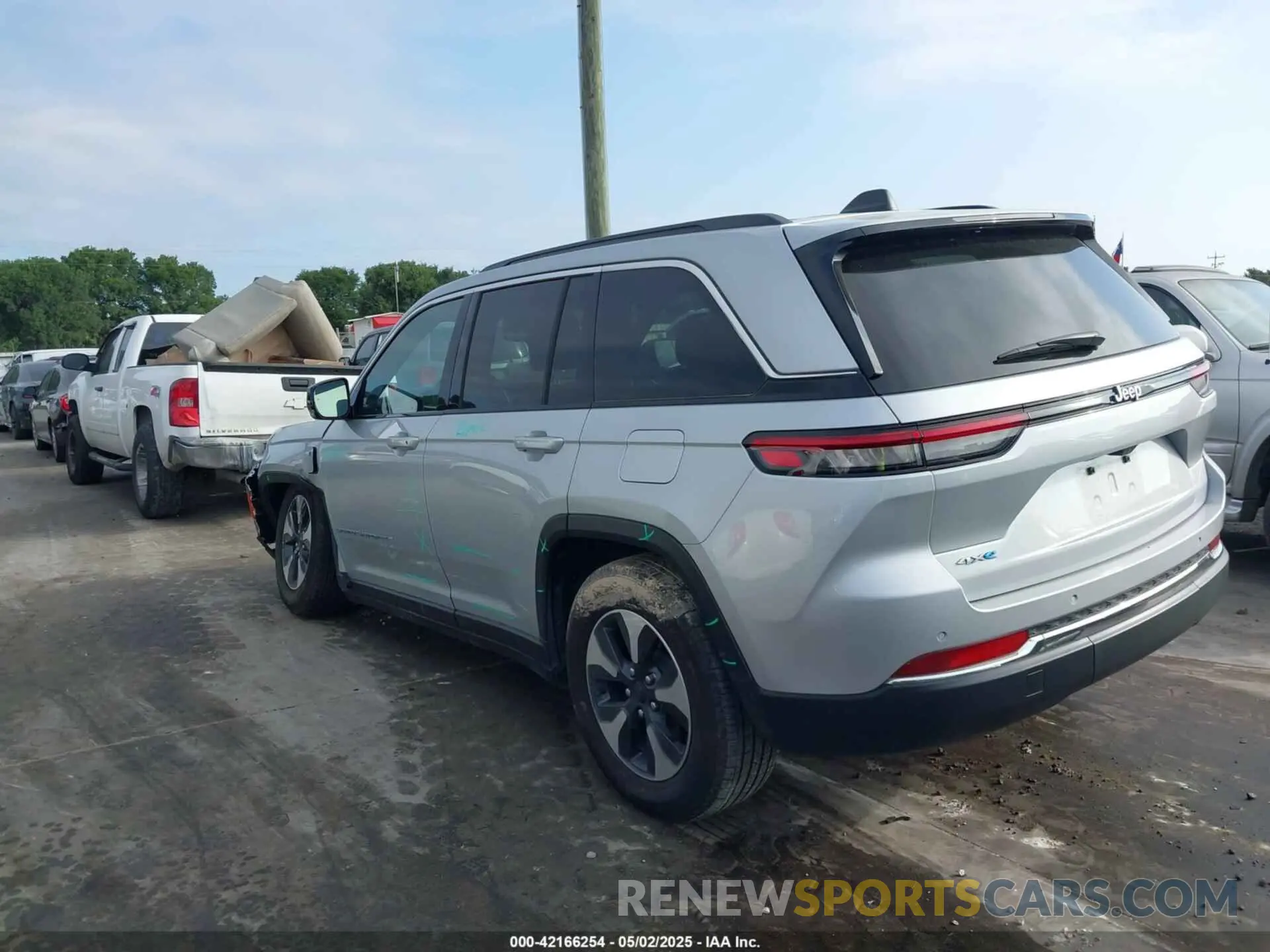 14 fotografías del automóvil dañado 1C4RJYB61R8517052 JEEP GRAND CHEROKEE 4XE 2024