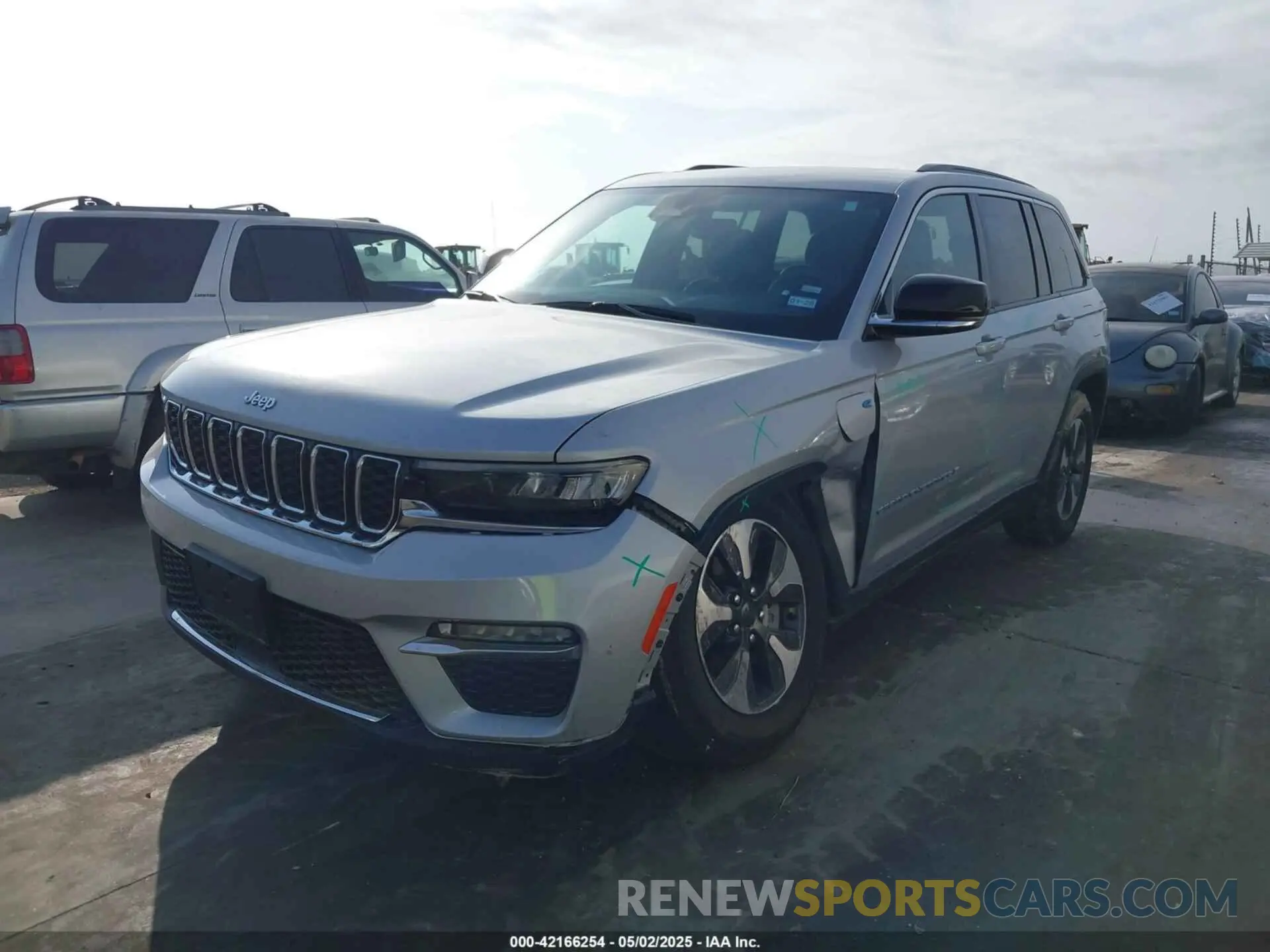 2 fotografías del automóvil dañado 1C4RJYB61R8517052 JEEP GRAND CHEROKEE 4XE 2024