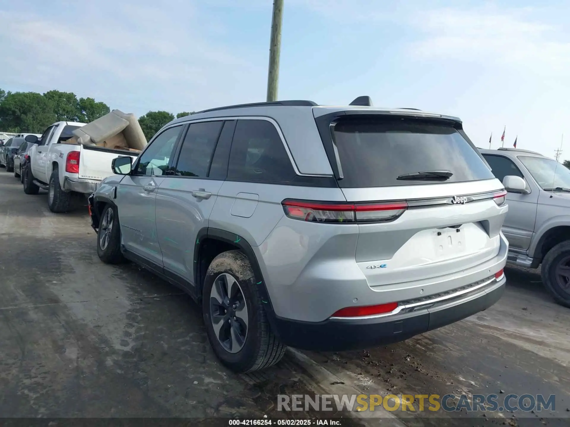3 fotografías del automóvil dañado 1C4RJYB61R8517052 JEEP GRAND CHEROKEE 4XE 2024