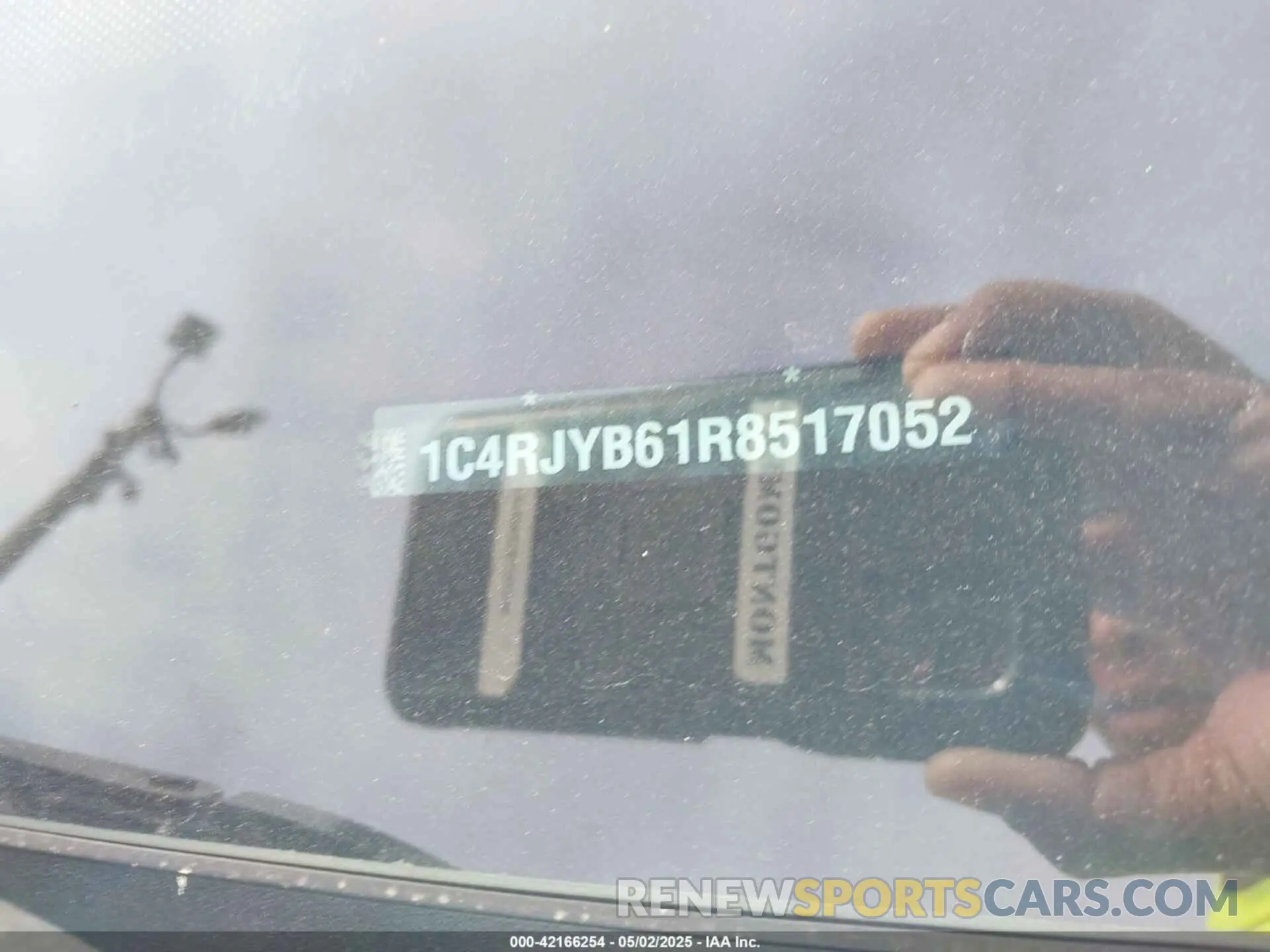 9 fotografías del automóvil dañado 1C4RJYB61R8517052 JEEP GRAND CHEROKEE 4XE 2024
