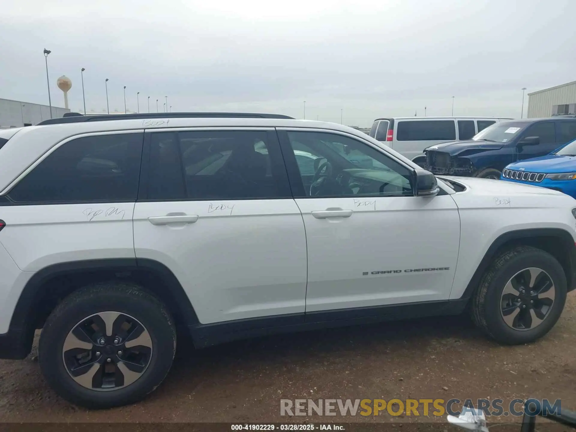 13 fotografías del automóvil dañado 1C4RJYB61RC122219 JEEP GRAND CHEROKEE 4XE 2024