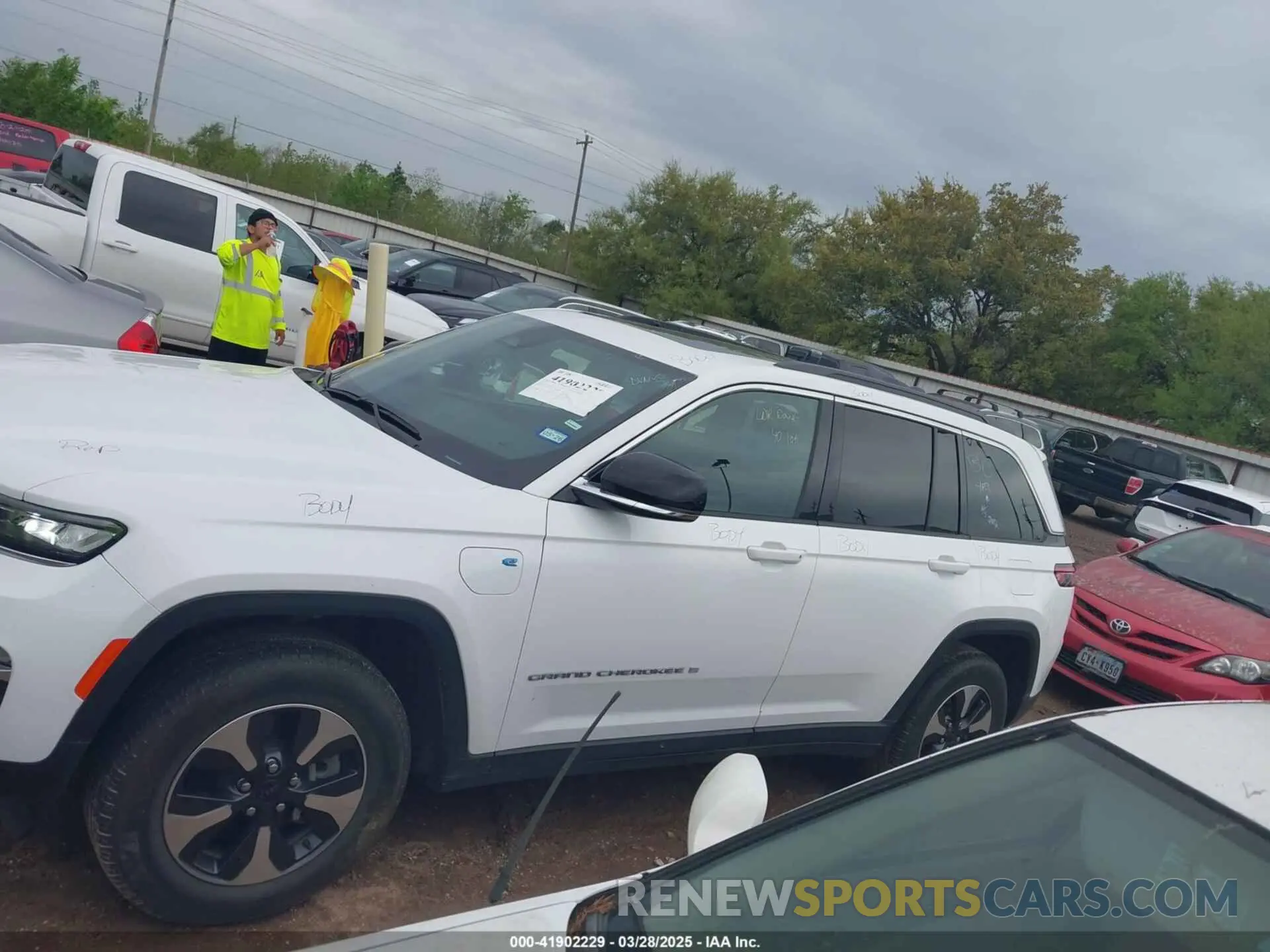 14 fotografías del automóvil dañado 1C4RJYB61RC122219 JEEP GRAND CHEROKEE 4XE 2024