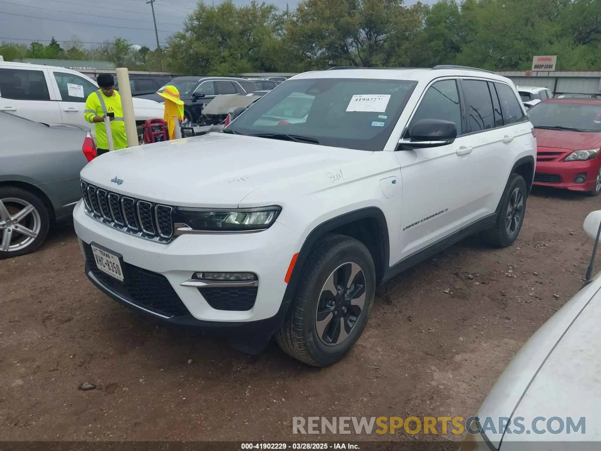 2 fotografías del automóvil dañado 1C4RJYB61RC122219 JEEP GRAND CHEROKEE 4XE 2024