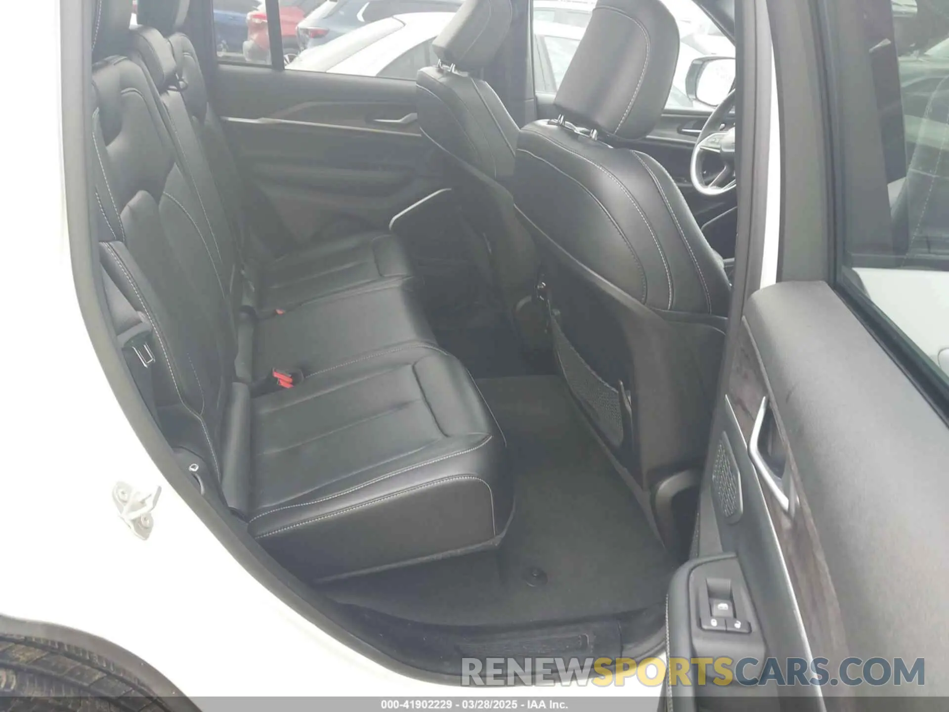8 fotografías del automóvil dañado 1C4RJYB61RC122219 JEEP GRAND CHEROKEE 4XE 2024