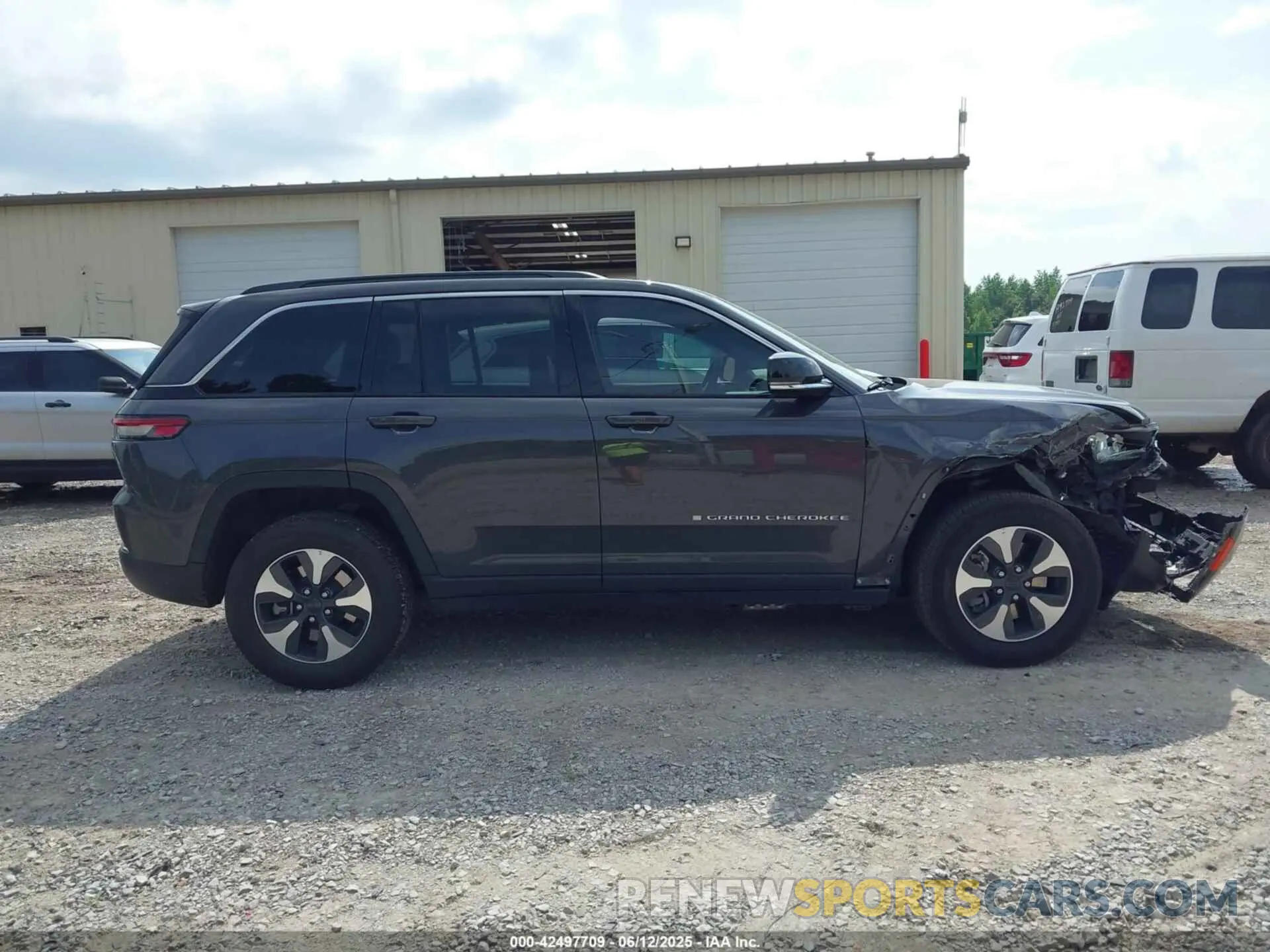 13 fotografías del automóvil dañado 1C4RJYB64RC125423 JEEP GRAND CHEROKEE 4XE 2024