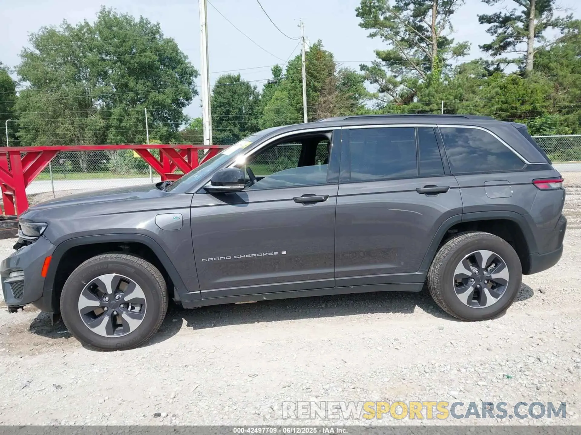 14 fotografías del automóvil dañado 1C4RJYB64RC125423 JEEP GRAND CHEROKEE 4XE 2024