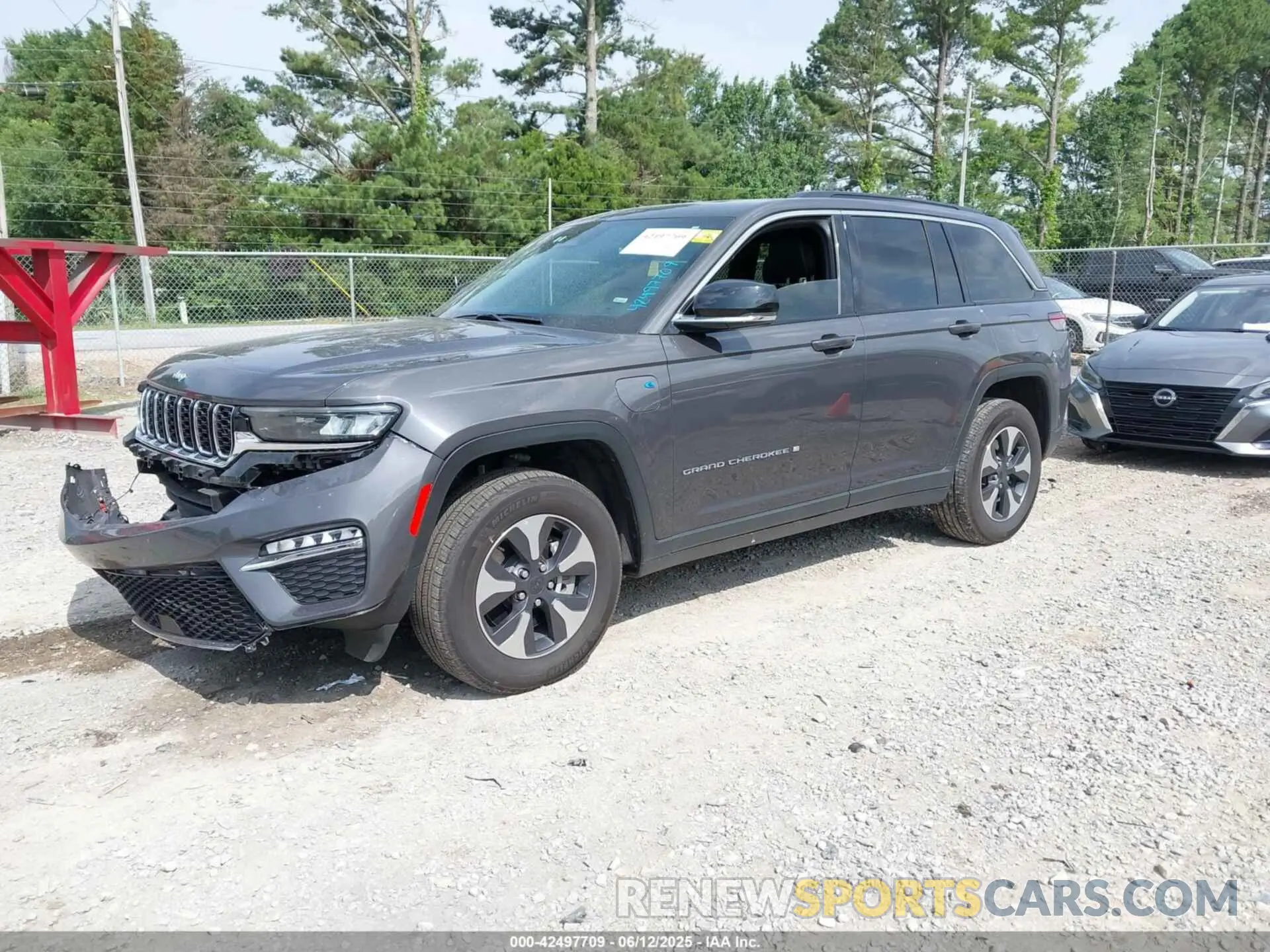 2 fotografías del automóvil dañado 1C4RJYB64RC125423 JEEP GRAND CHEROKEE 4XE 2024