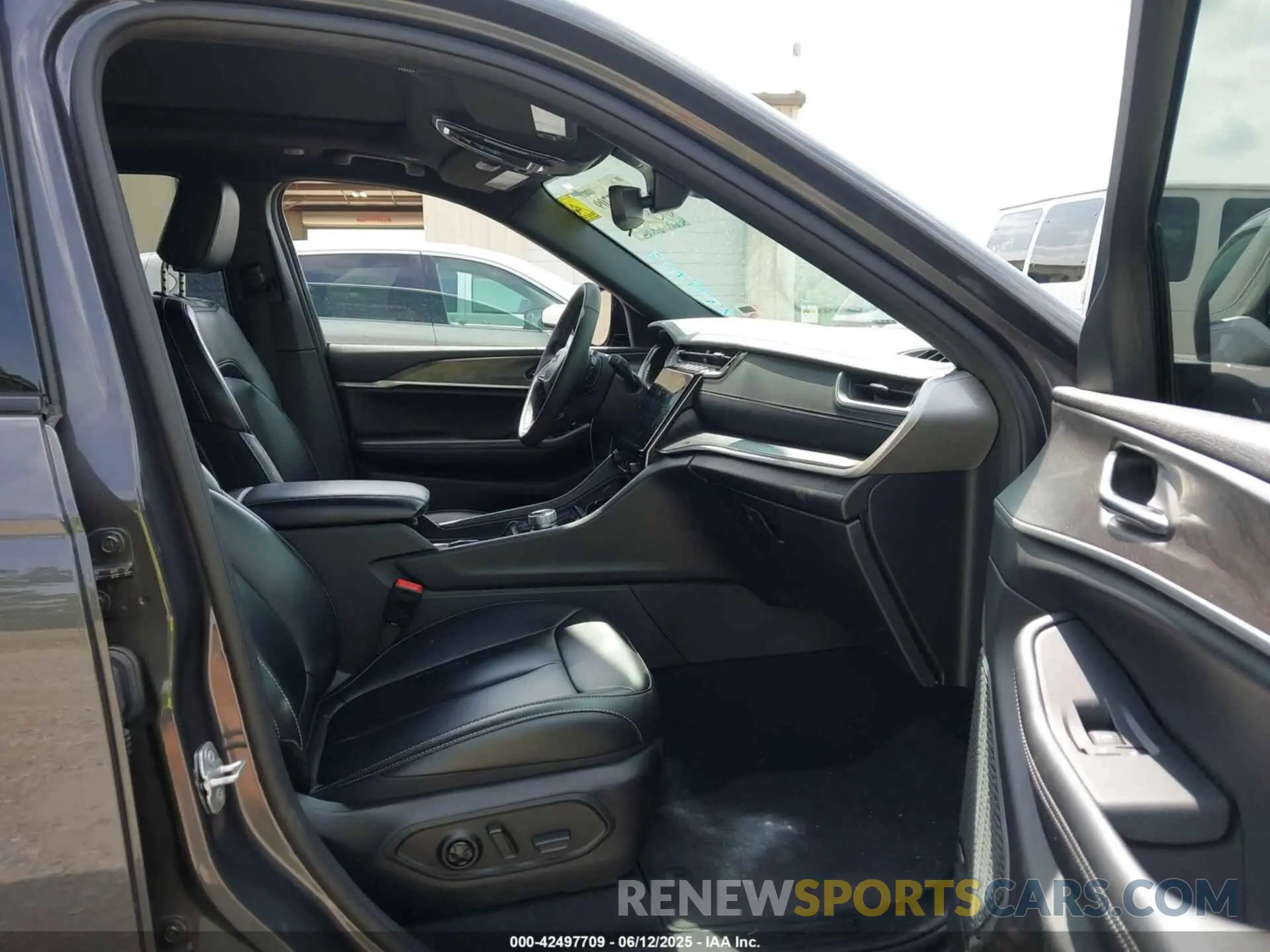 5 fotografías del automóvil dañado 1C4RJYB64RC125423 JEEP GRAND CHEROKEE 4XE 2024