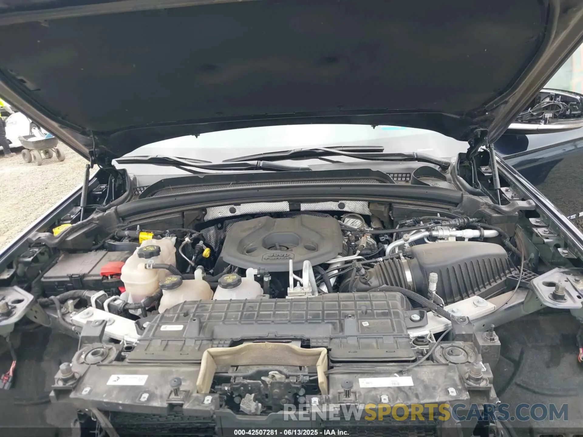 10 fotografías del automóvil dañado 1C4RJYB65R8959249 JEEP GRAND CHEROKEE 4XE 2024