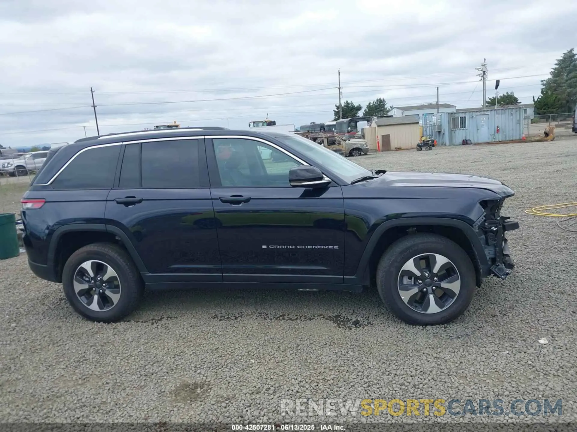 14 fotografías del automóvil dañado 1C4RJYB65R8959249 JEEP GRAND CHEROKEE 4XE 2024