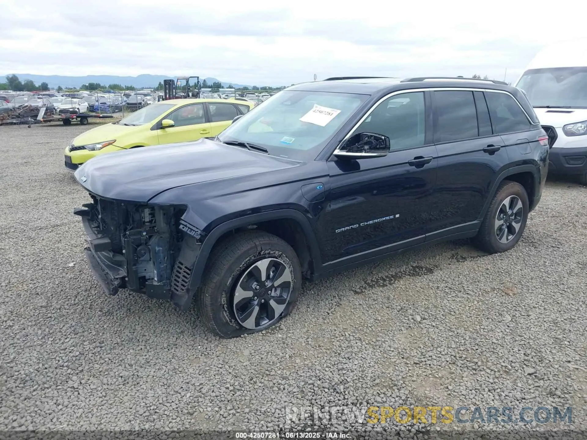 2 fotografías del automóvil dañado 1C4RJYB65R8959249 JEEP GRAND CHEROKEE 4XE 2024