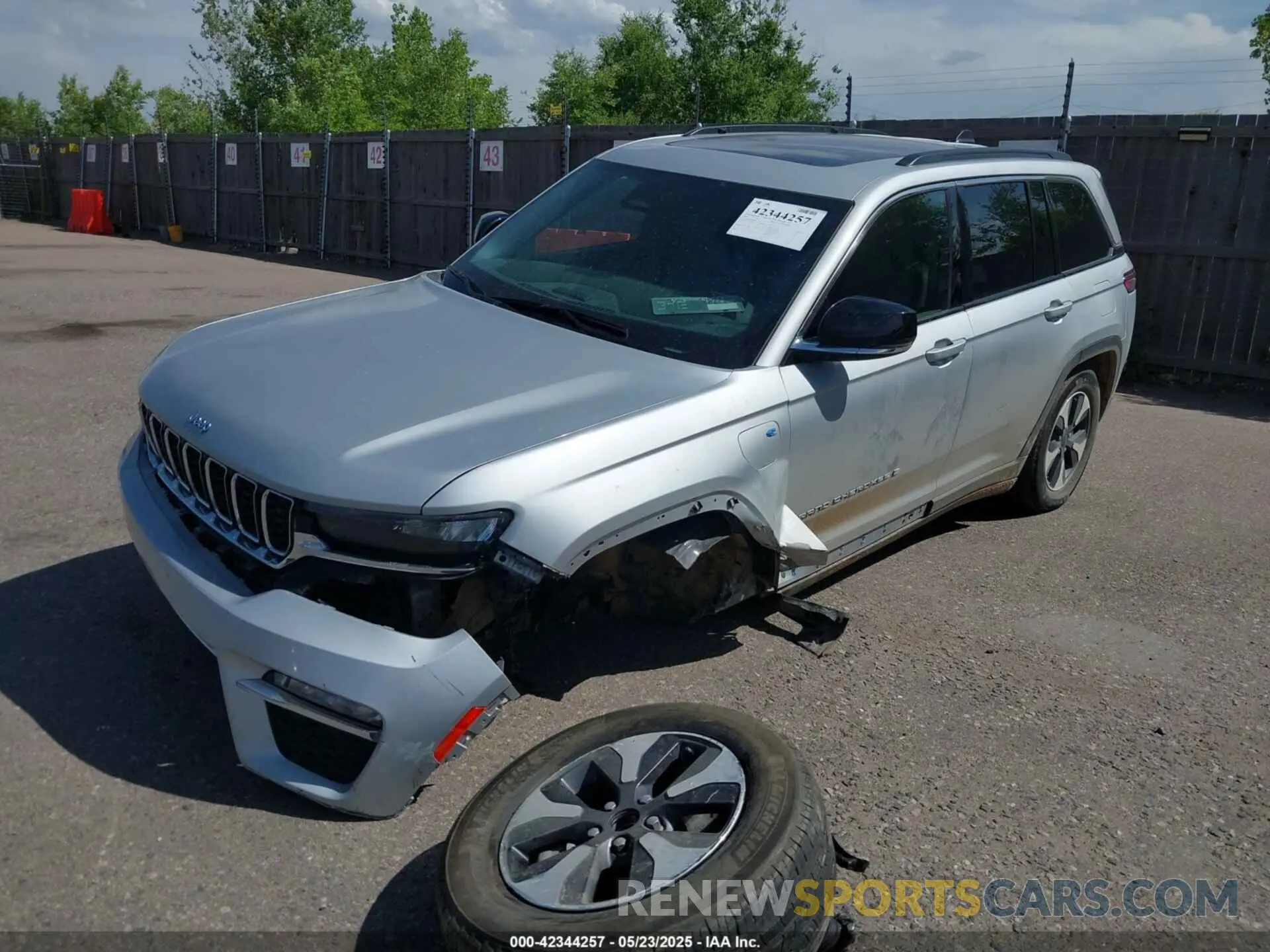2 fotografías del automóvil dañado 1C4RJYB65RC117685 JEEP GRAND CHEROKEE 4XE 2024