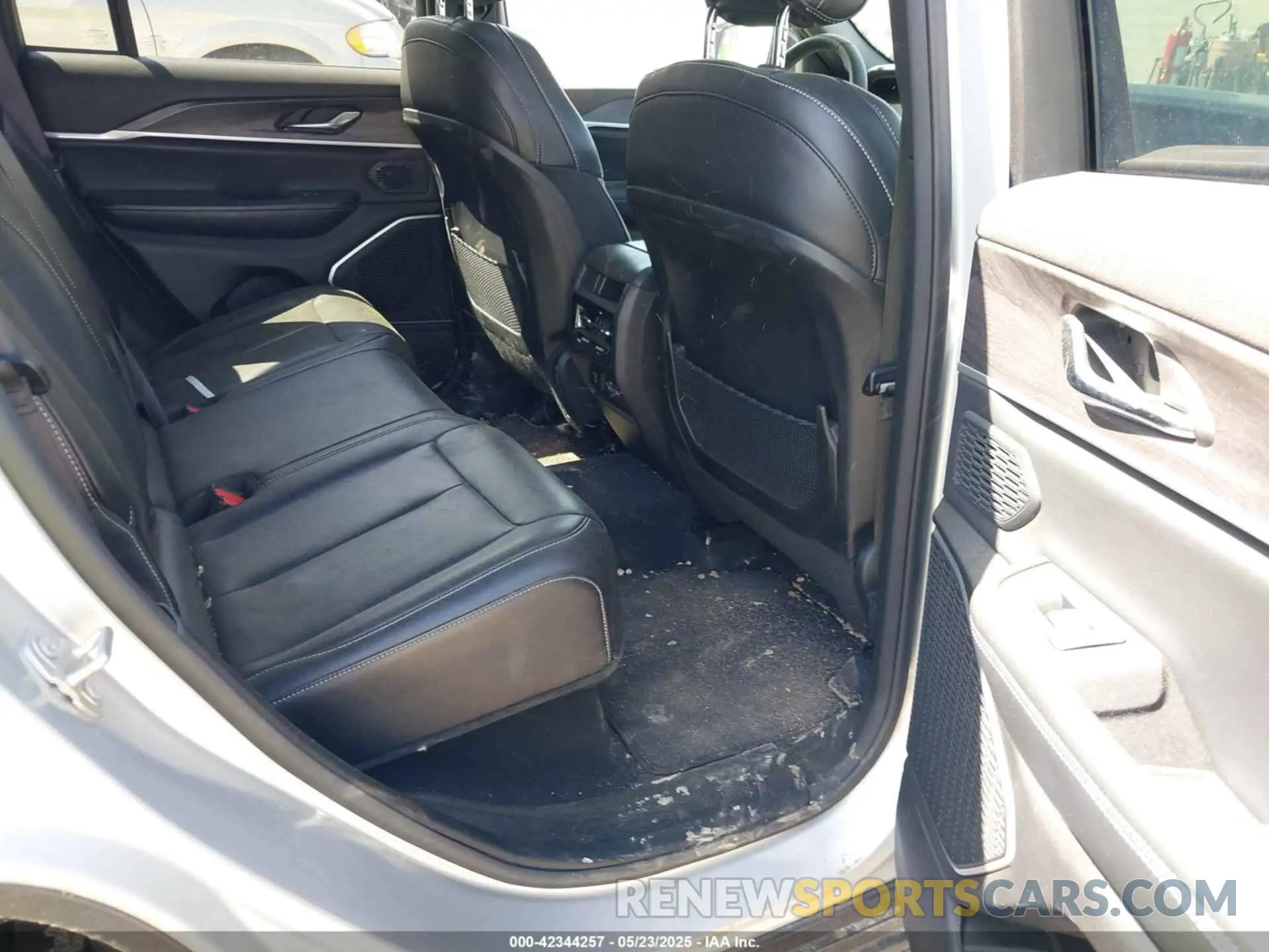 8 fotografías del automóvil dañado 1C4RJYB65RC117685 JEEP GRAND CHEROKEE 4XE 2024