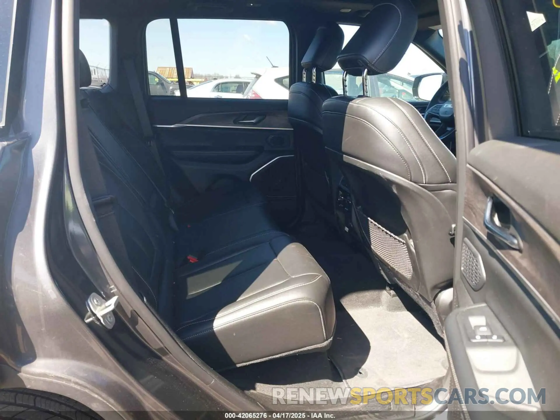 8 fotografías del automóvil dañado 1C4RJYB65RC181743 JEEP GRAND CHEROKEE 4XE 2024