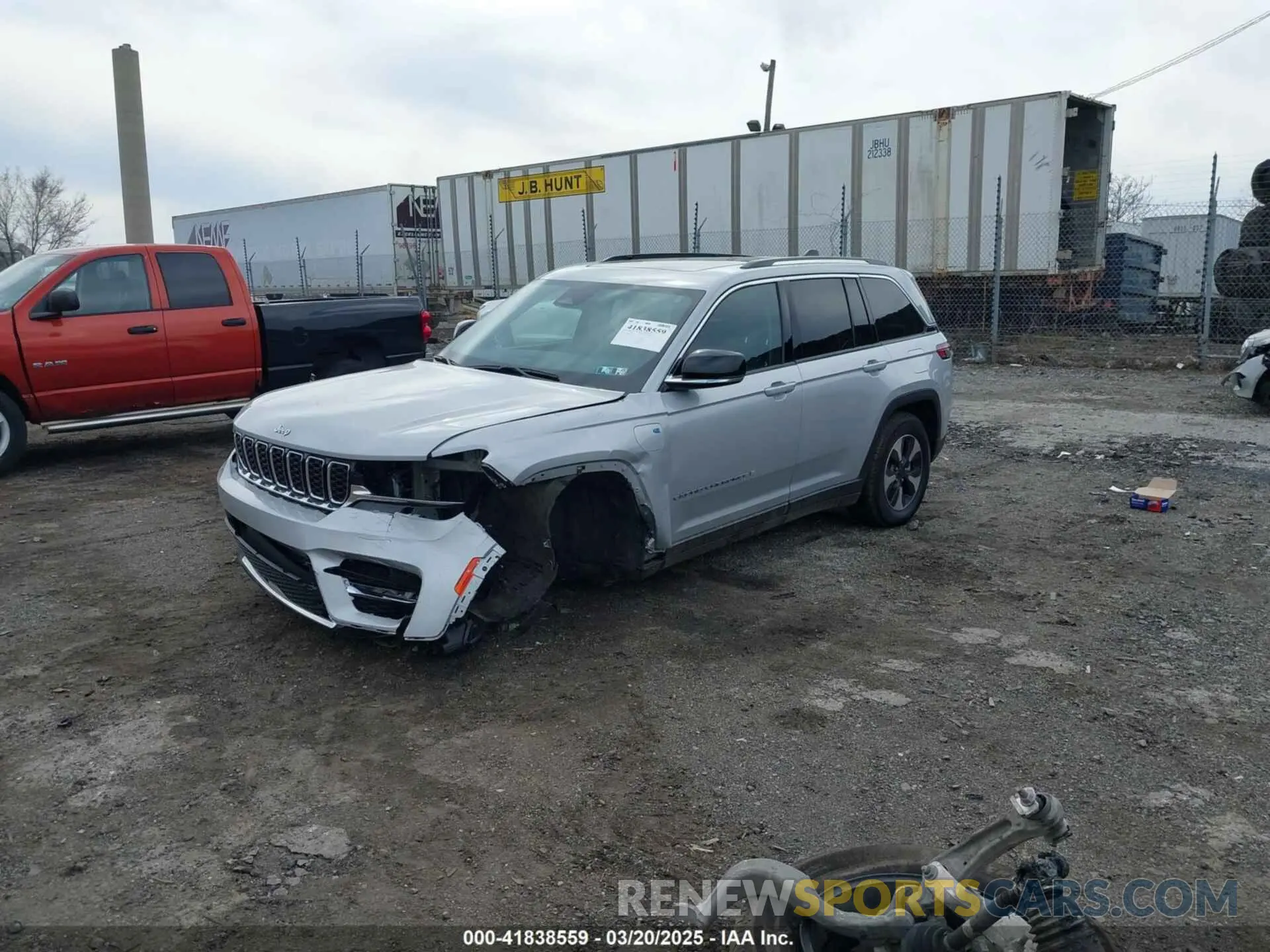 2 fotografías del automóvil dañado 1C4RJYB65RC712763 JEEP GRAND CHEROKEE 4XE 2024