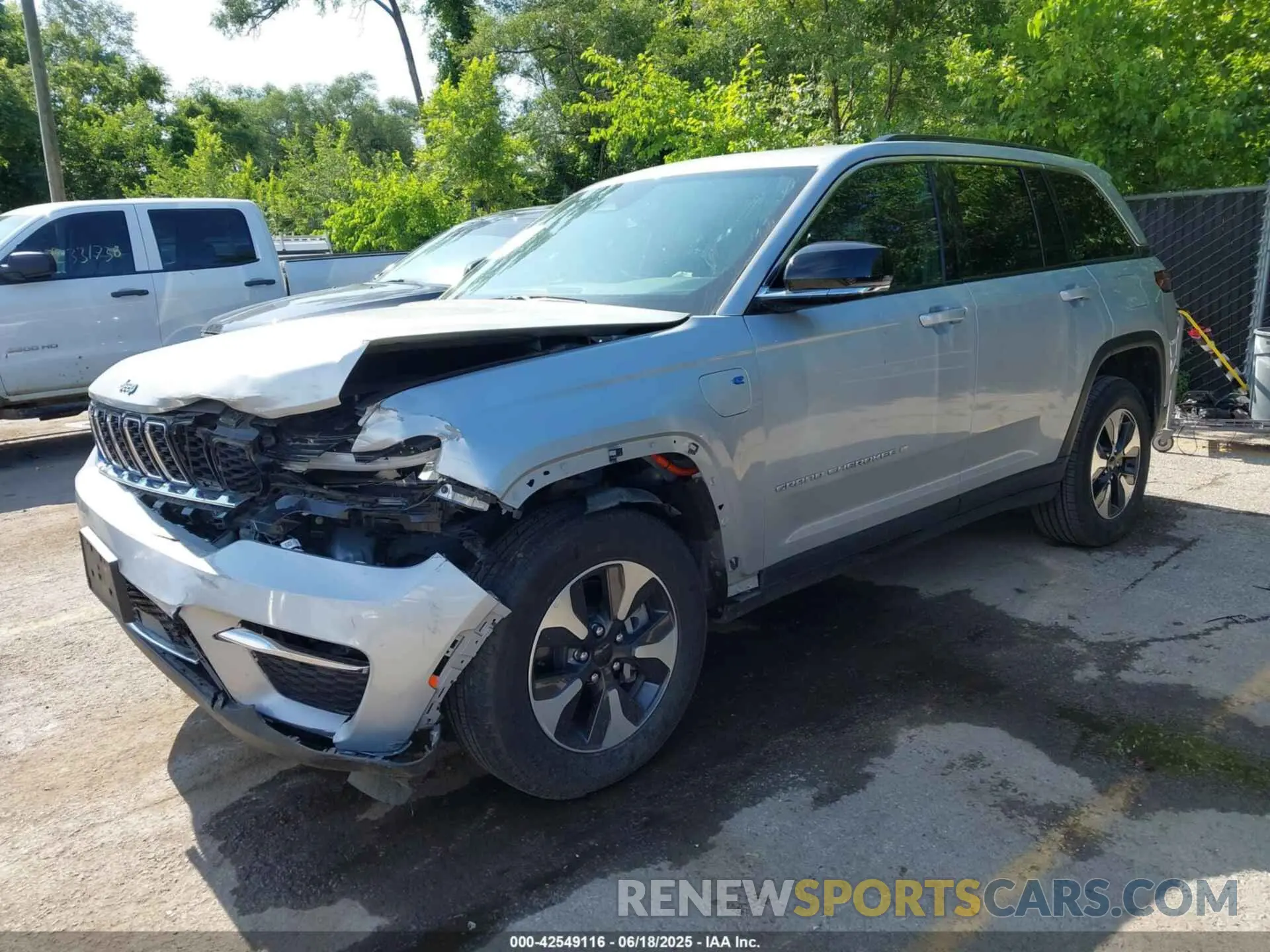 2 fotografías del automóvil dañado 1C4RJYB67R8516567 JEEP GRAND CHEROKEE 4XE 2024