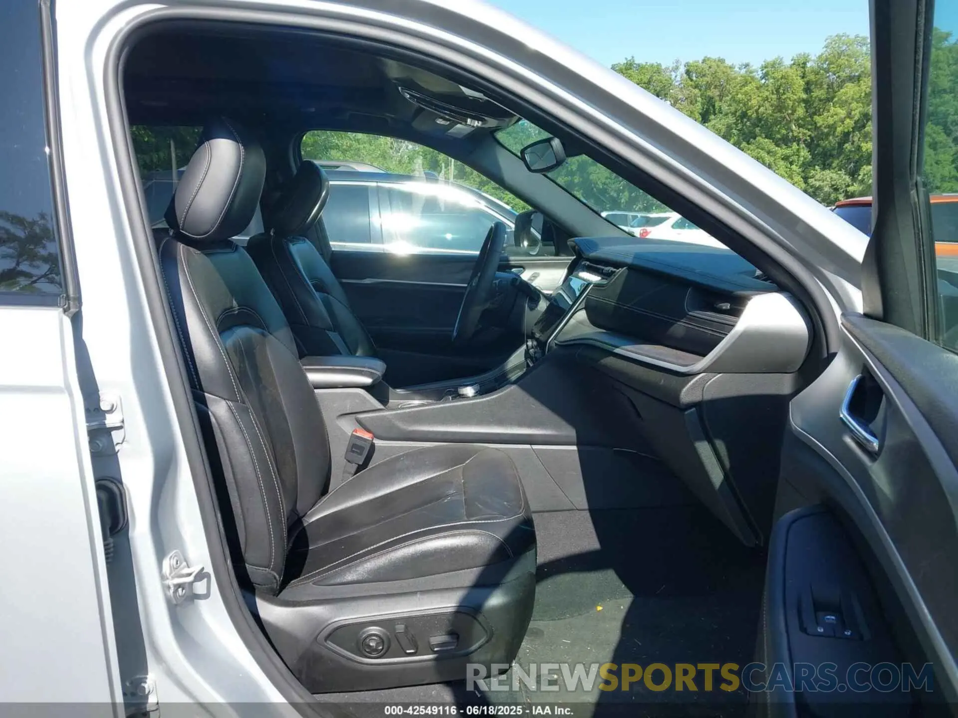 5 fotografías del automóvil dañado 1C4RJYB67R8516567 JEEP GRAND CHEROKEE 4XE 2024