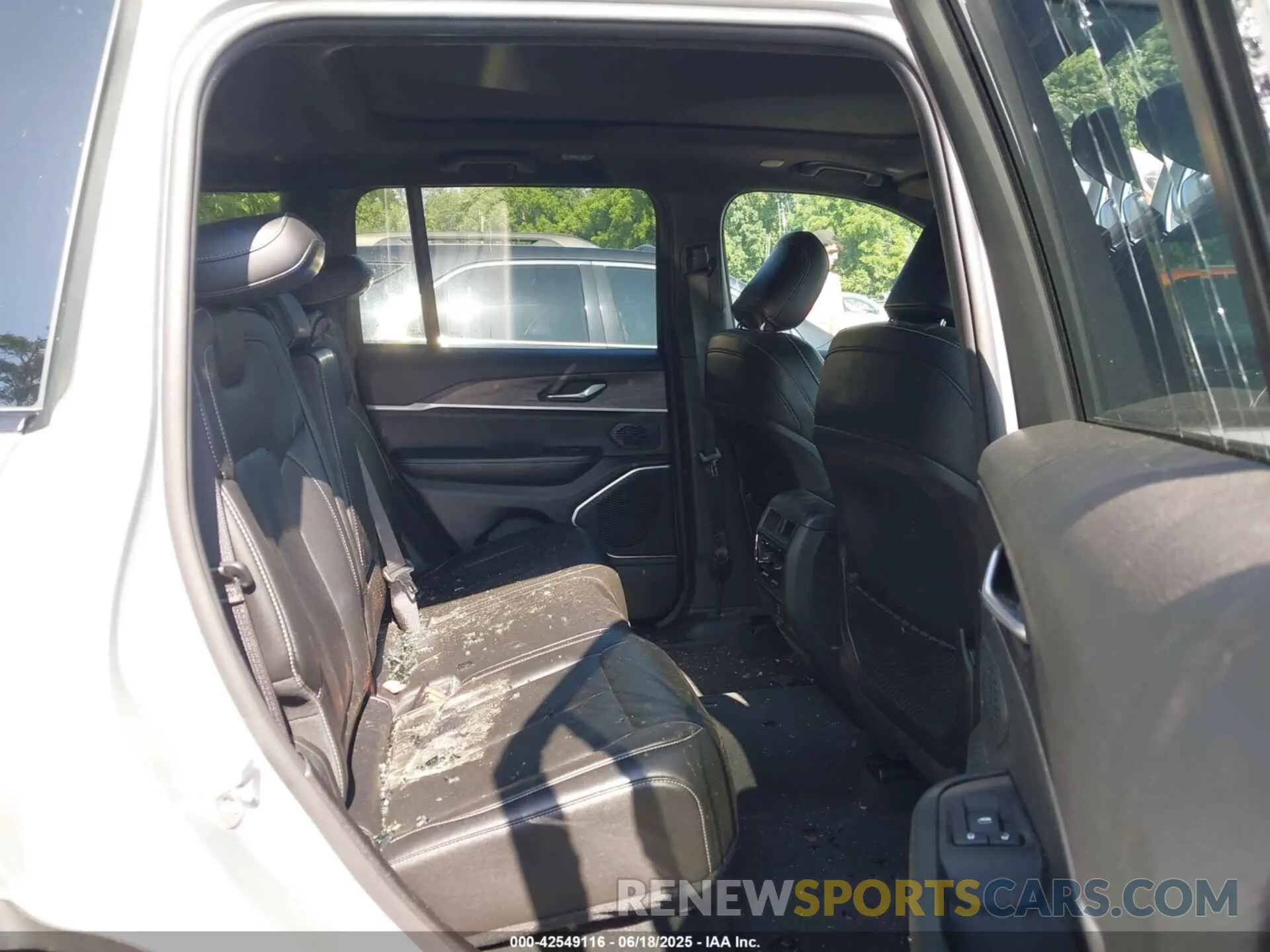 8 fotografías del automóvil dañado 1C4RJYB67R8516567 JEEP GRAND CHEROKEE 4XE 2024