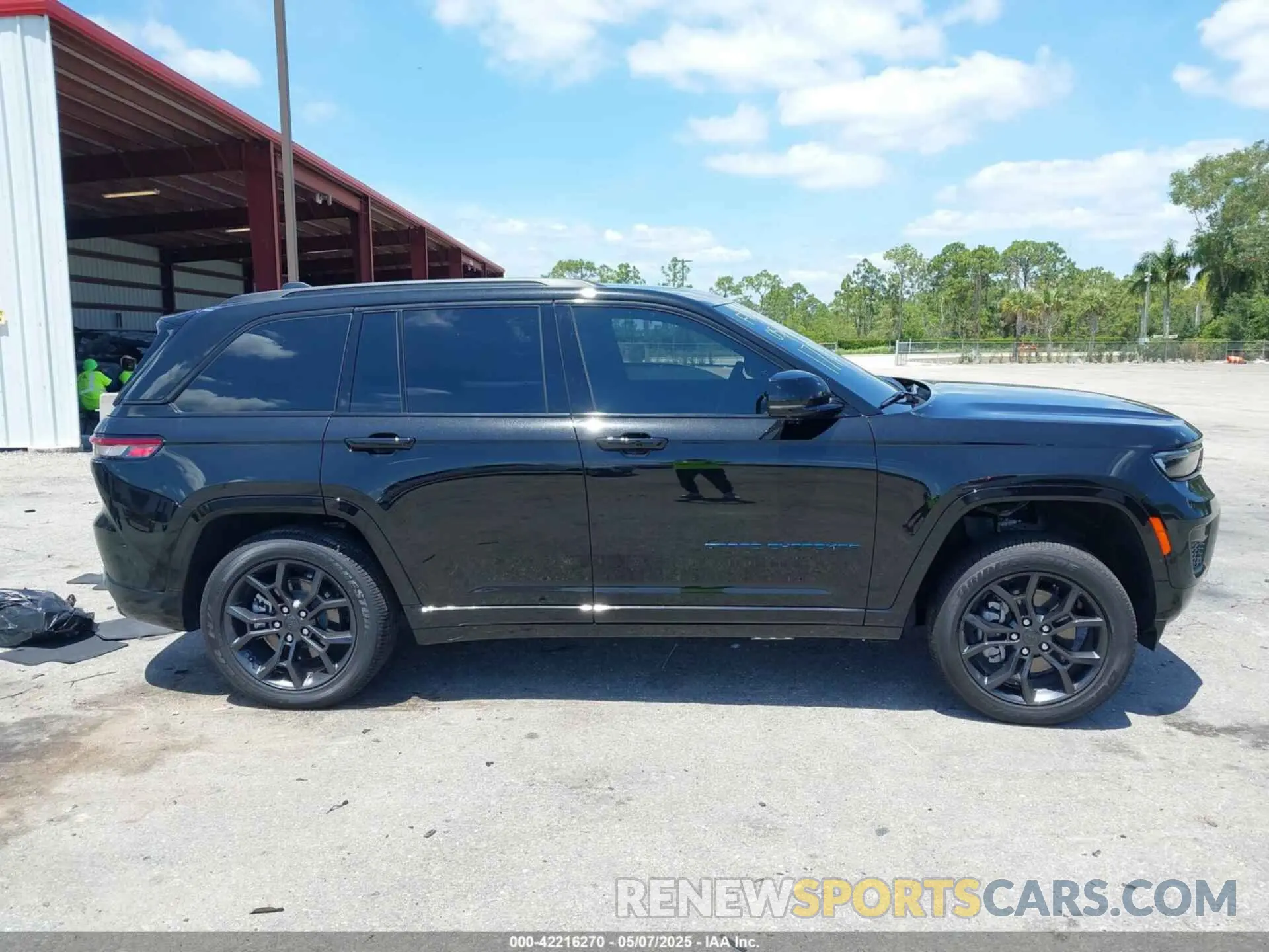 13 fotografías del automóvil dañado 1C4RJYB67R8611713 JEEP GRAND CHEROKEE 4XE 2024