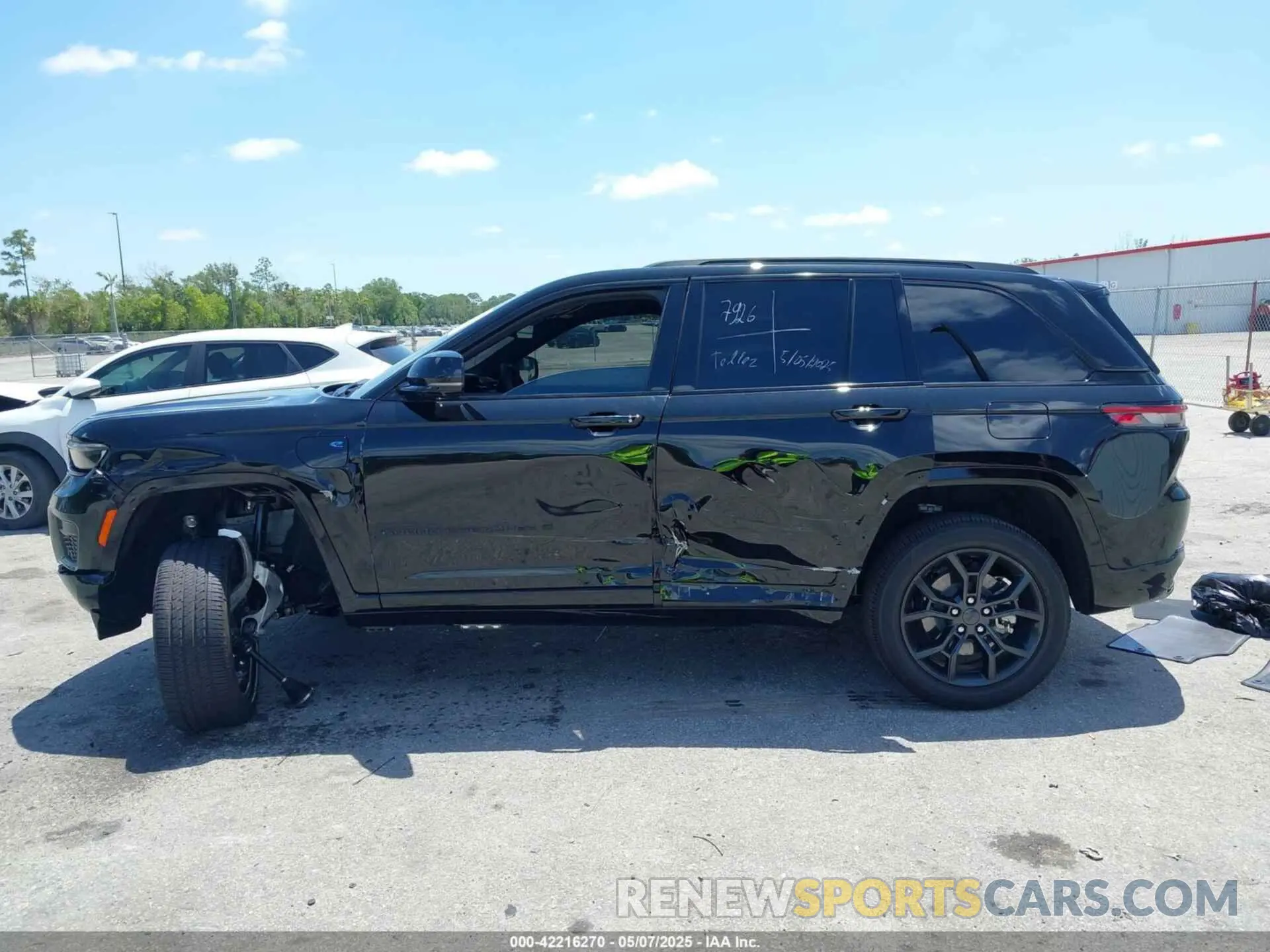 14 fotografías del automóvil dañado 1C4RJYB67R8611713 JEEP GRAND CHEROKEE 4XE 2024
