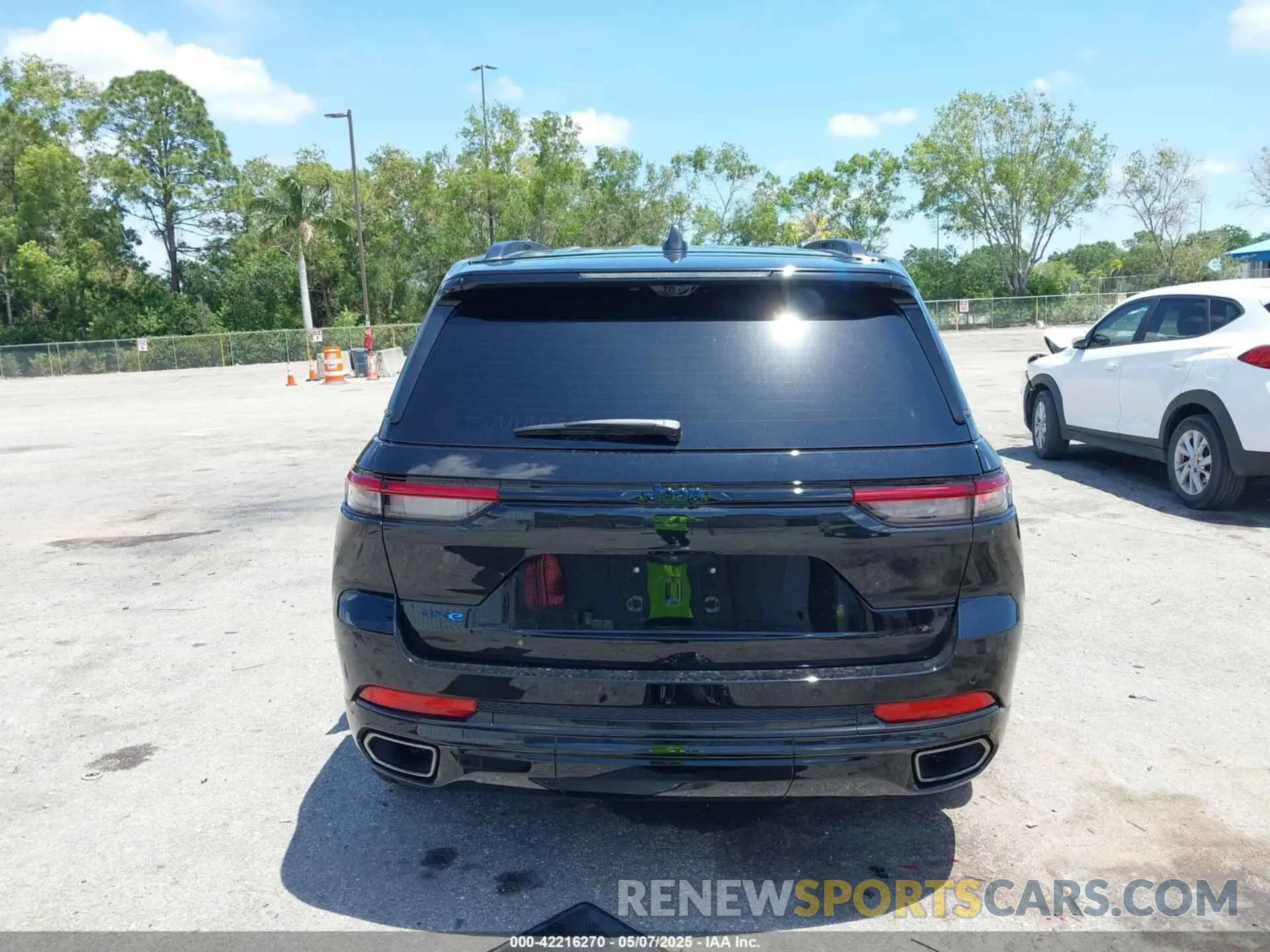 16 fotografías del automóvil dañado 1C4RJYB67R8611713 JEEP GRAND CHEROKEE 4XE 2024