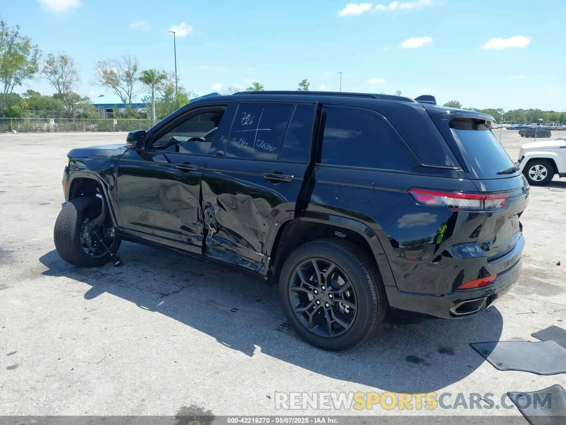 3 fotografías del automóvil dañado 1C4RJYB67R8611713 JEEP GRAND CHEROKEE 4XE 2024