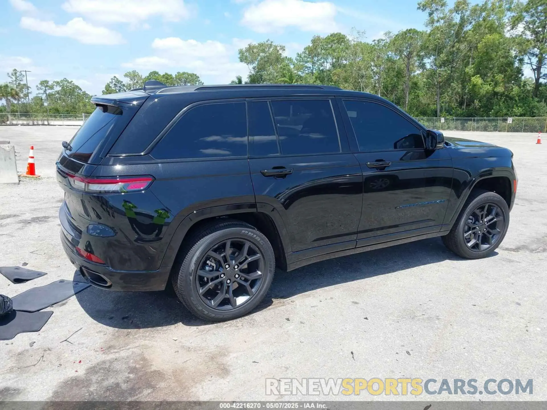 4 fotografías del automóvil dañado 1C4RJYB67R8611713 JEEP GRAND CHEROKEE 4XE 2024