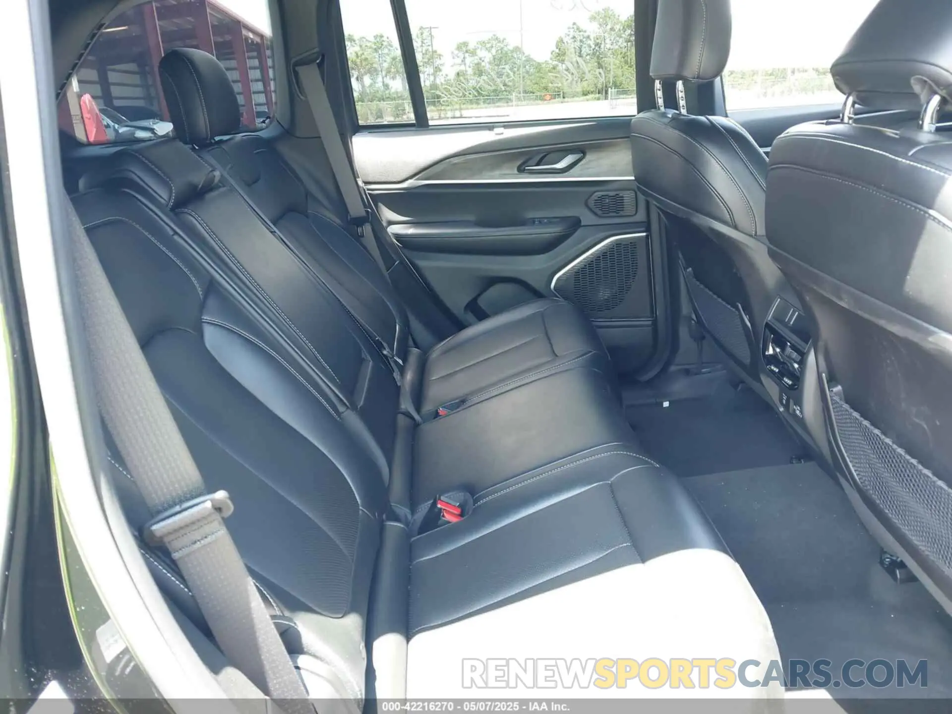 8 fotografías del automóvil dañado 1C4RJYB67R8611713 JEEP GRAND CHEROKEE 4XE 2024