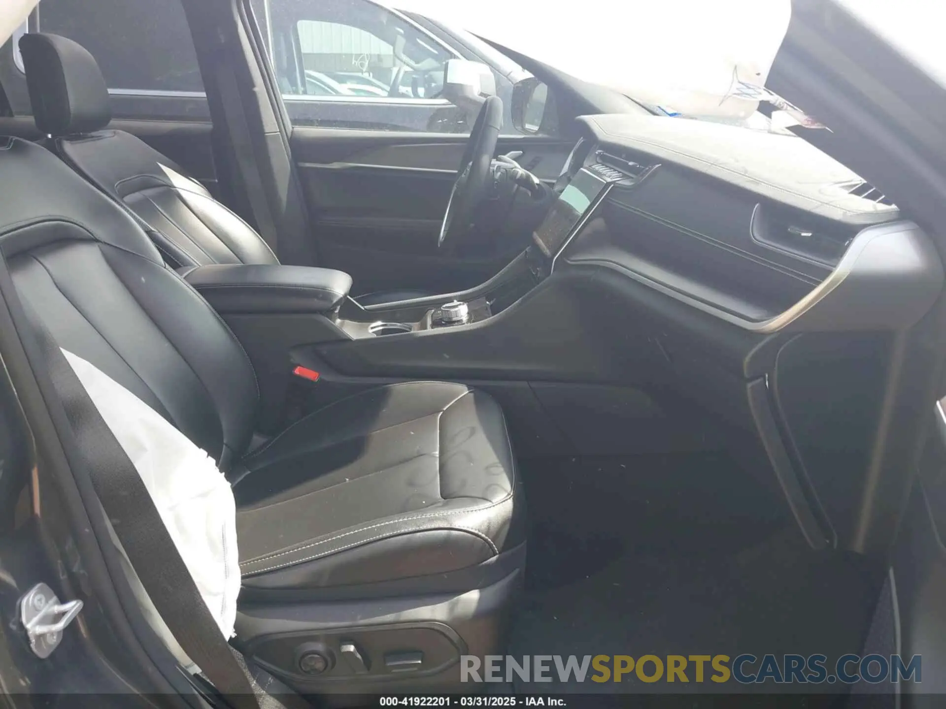 5 fotografías del automóvil dañado 1C4RJYB69RC116328 JEEP GRAND CHEROKEE 4XE 2024