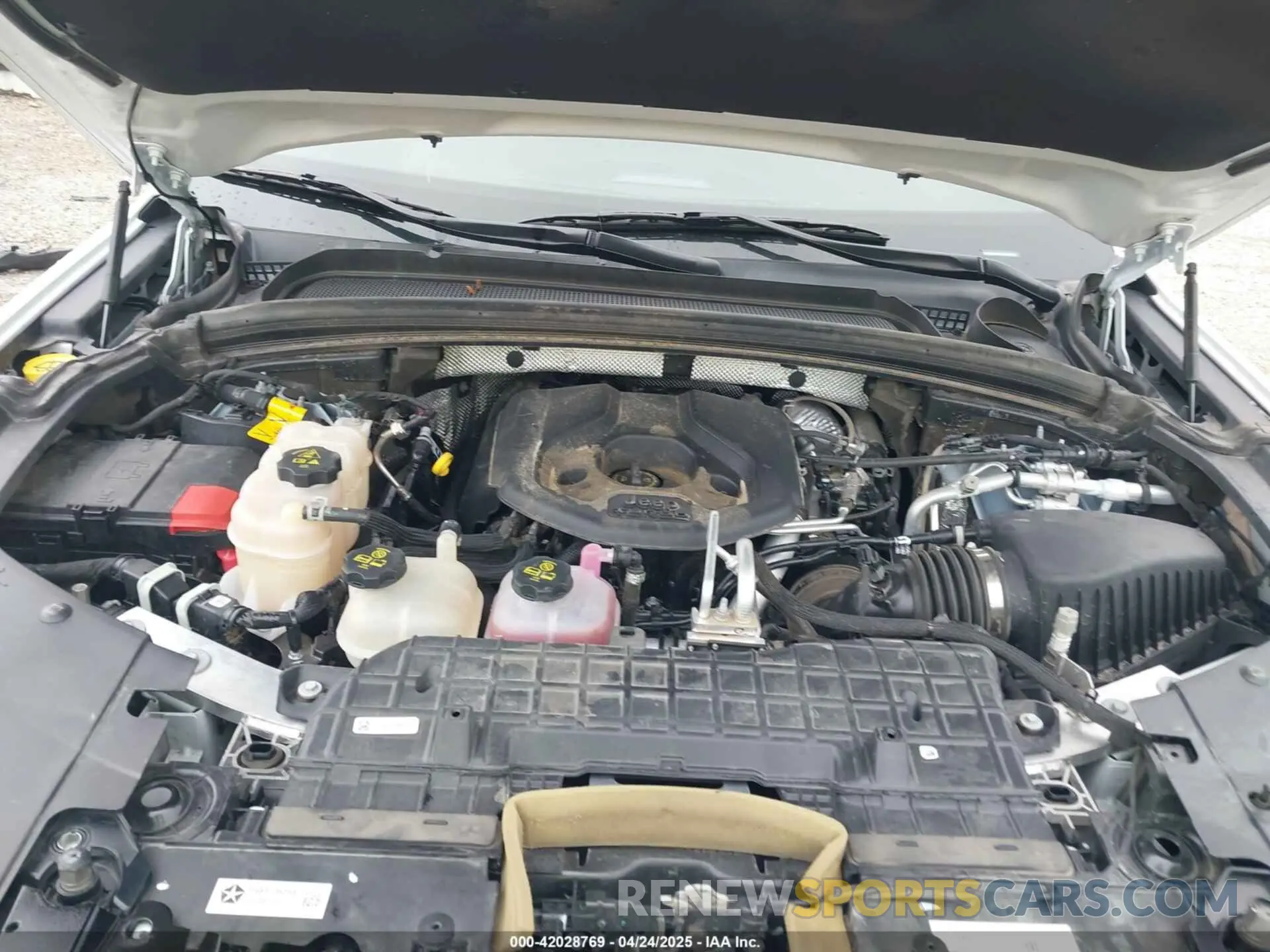 10 fotografías del automóvil dañado 1C4RJYB6XR8519110 JEEP GRAND CHEROKEE 4XE 2024