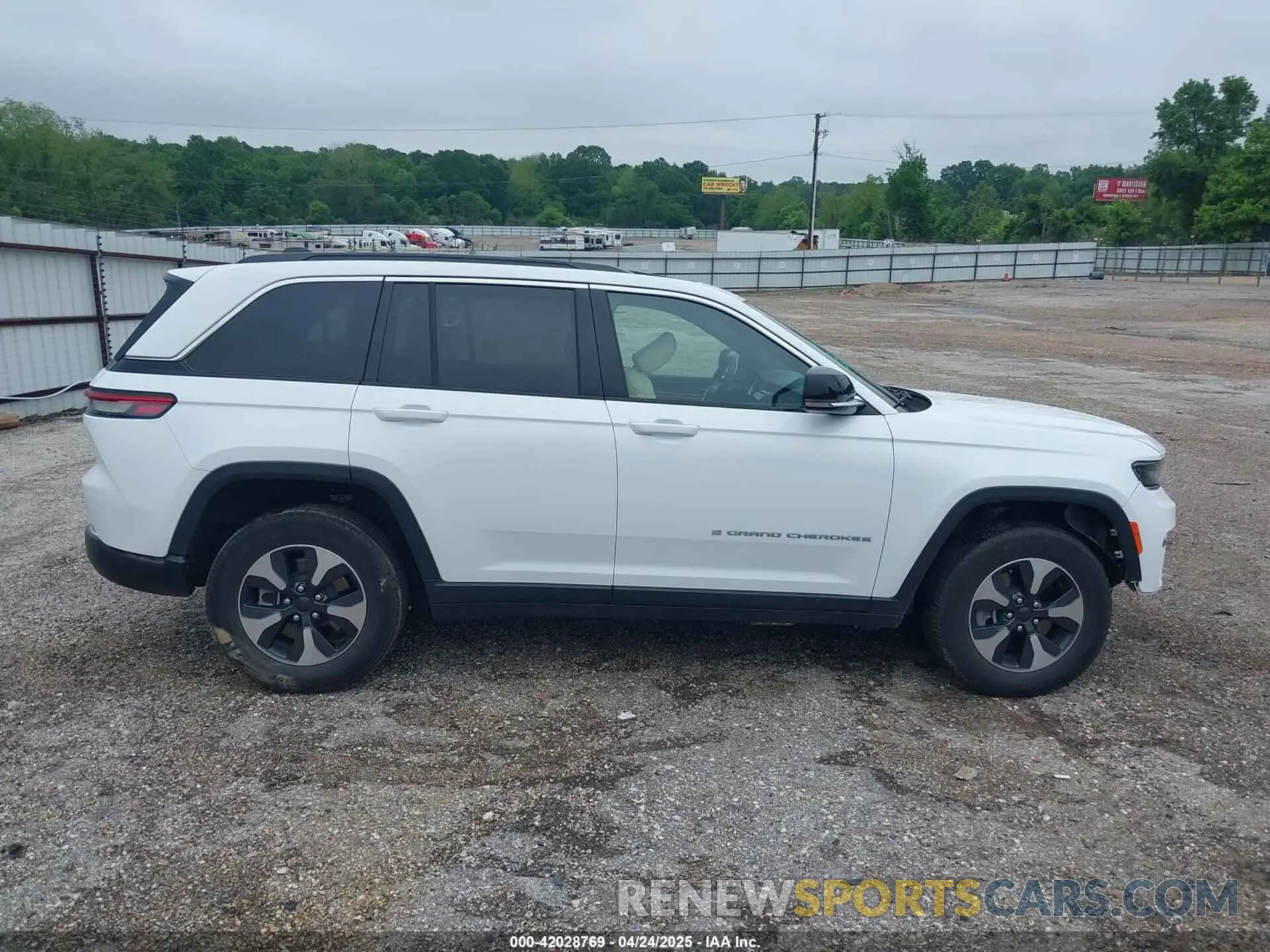 14 fotografías del automóvil dañado 1C4RJYB6XR8519110 JEEP GRAND CHEROKEE 4XE 2024