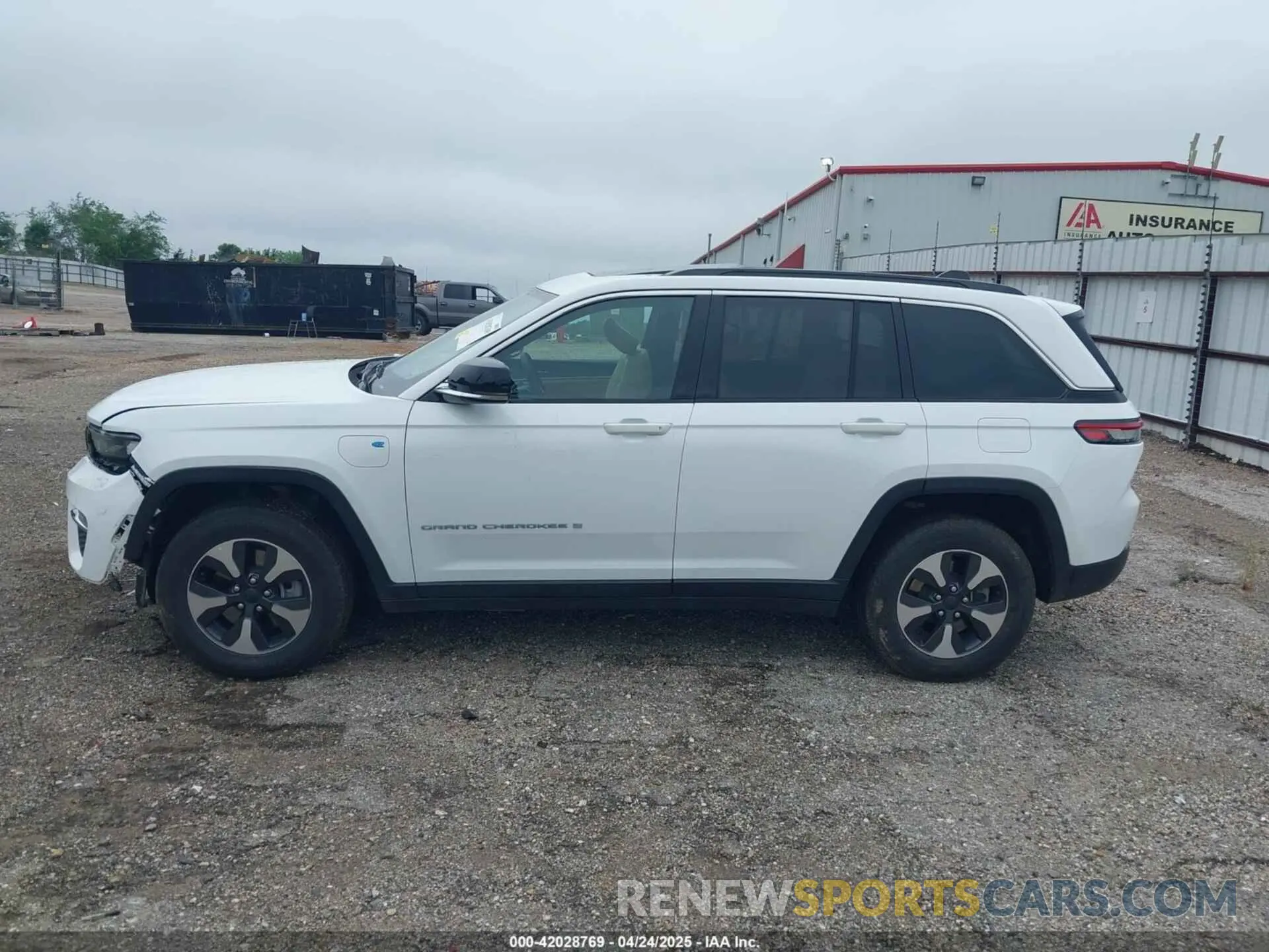15 fotografías del automóvil dañado 1C4RJYB6XR8519110 JEEP GRAND CHEROKEE 4XE 2024