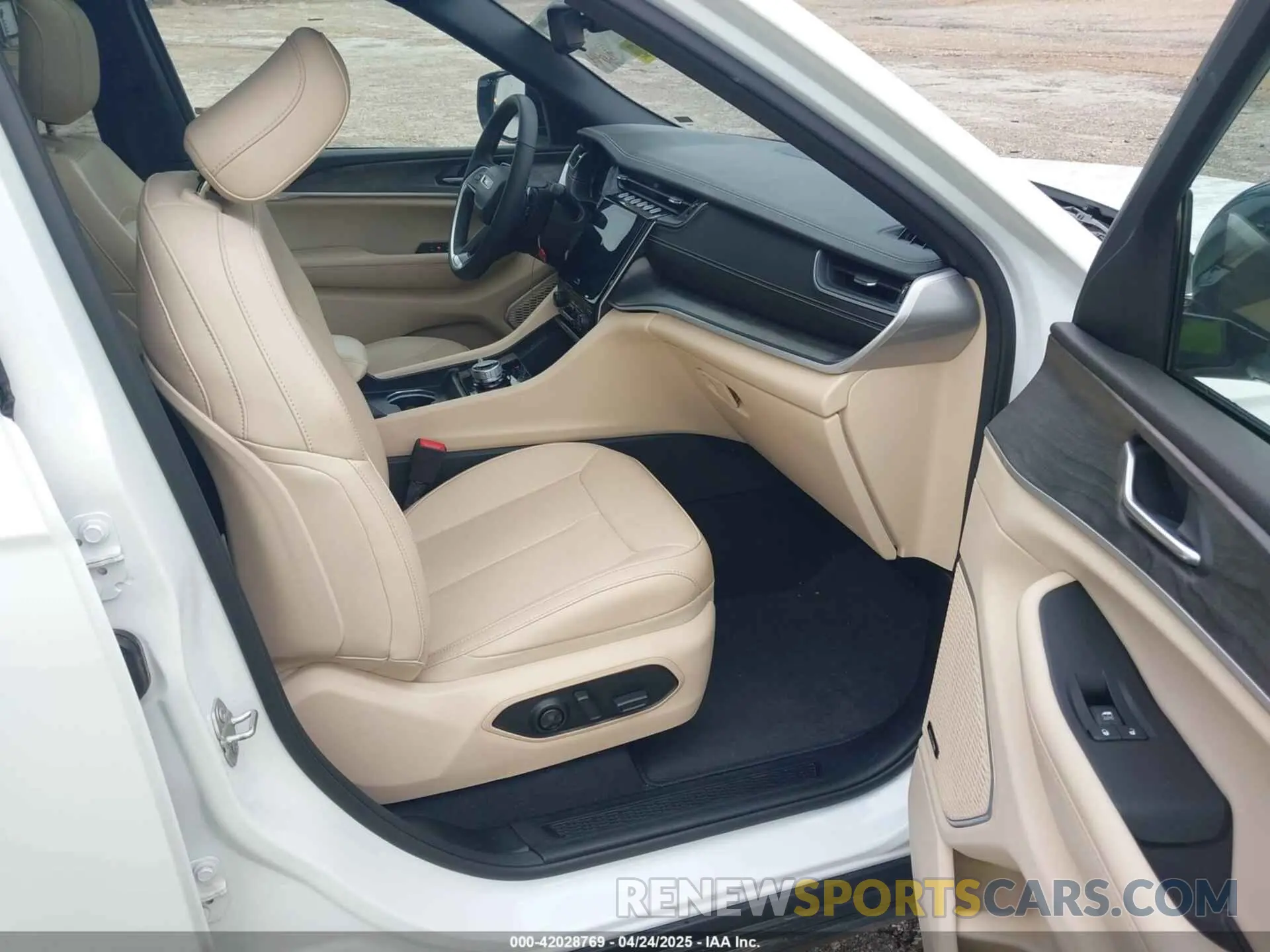 5 fotografías del automóvil dañado 1C4RJYB6XR8519110 JEEP GRAND CHEROKEE 4XE 2024