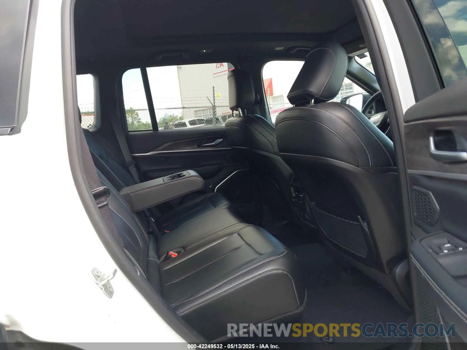 8 fotografías del automóvil dañado 1C4RJYB6XRC129539 JEEP GRAND CHEROKEE 4XE 2024