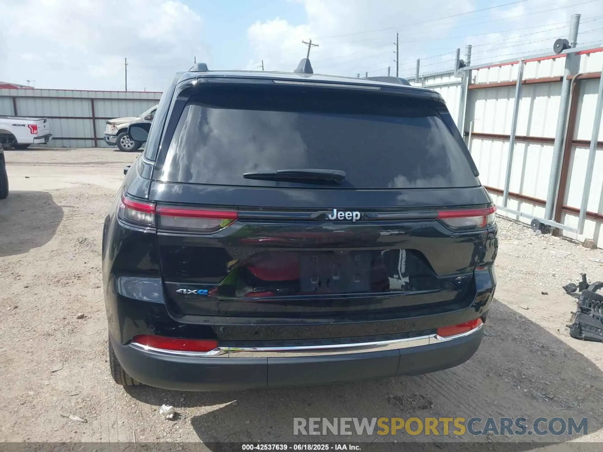 17 fotografías del automóvil dañado 1C4RJYB6XRC181771 JEEP GRAND CHEROKEE 4XE 2024