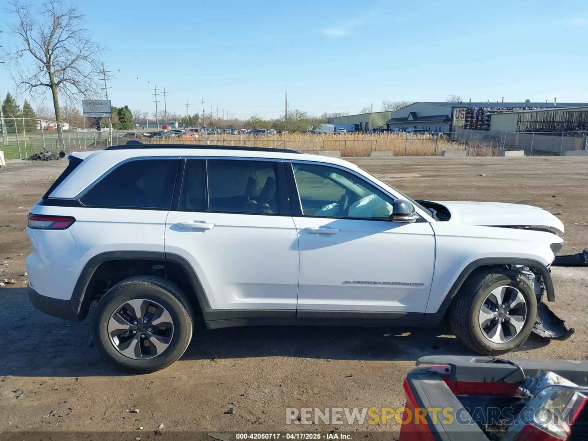 14 fotografías del automóvil dañado 1C4RJYB62S8665930 JEEP GRAND CHEROKEE 4XE 2025