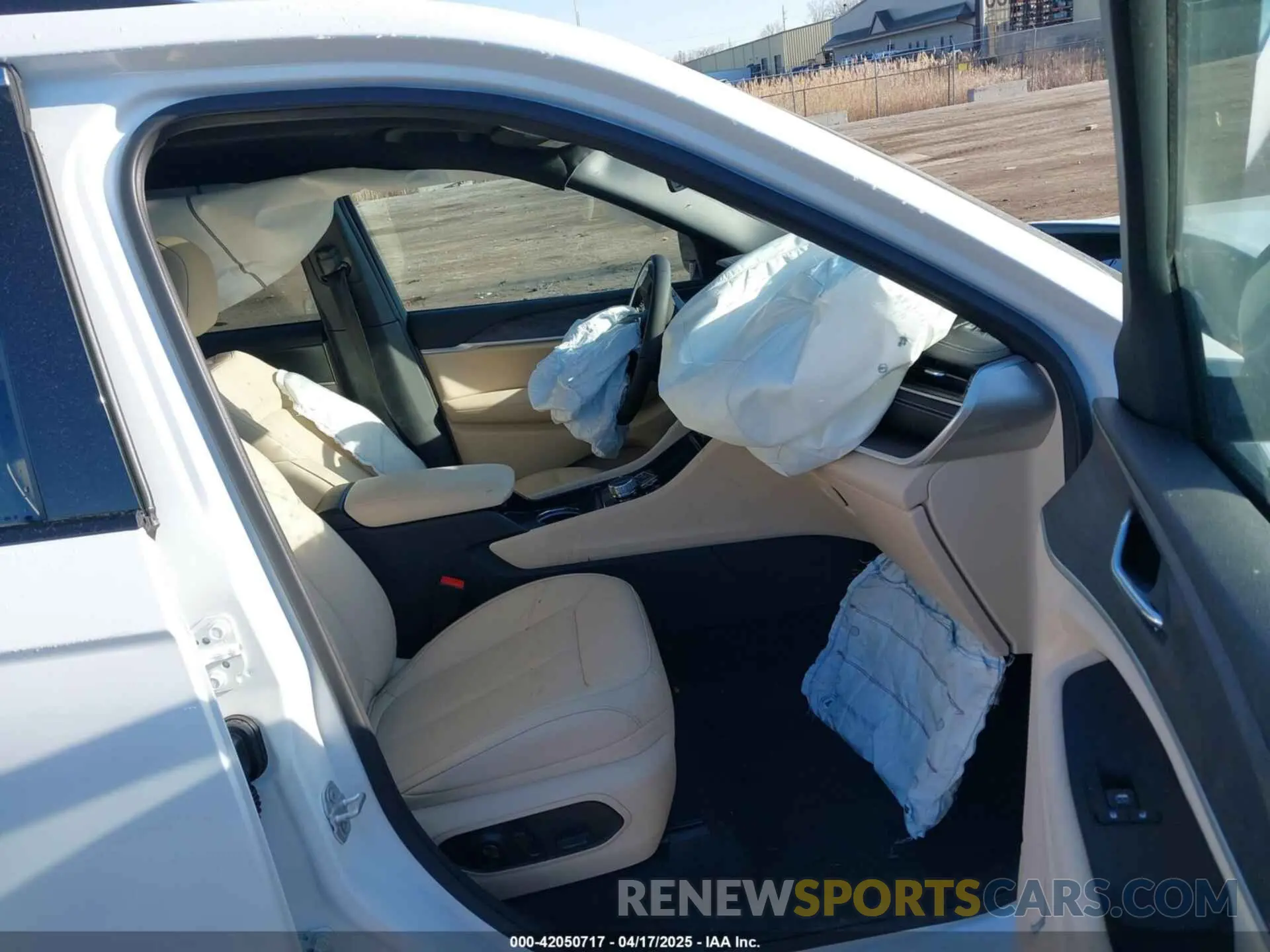 5 fotografías del automóvil dañado 1C4RJYB62S8665930 JEEP GRAND CHEROKEE 4XE 2025