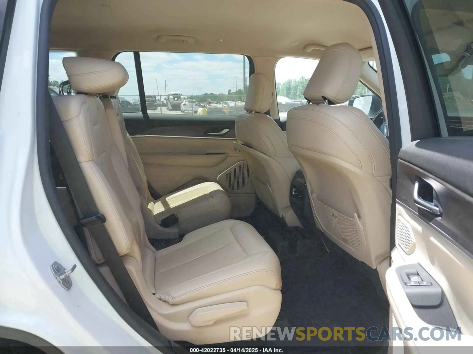 8 fotografías del automóvil dañado 1C4RJJBG1M8136228 JEEP GRAND CHEROKEE L 2021