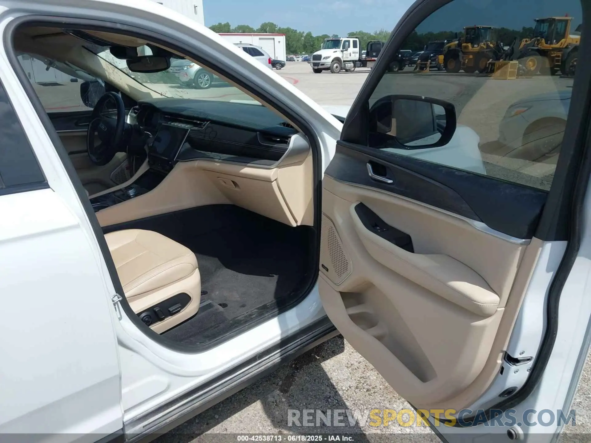 5 fotografías del automóvil dañado 1C4RJKBG0M8202547 JEEP GRAND CHEROKEE L 2021