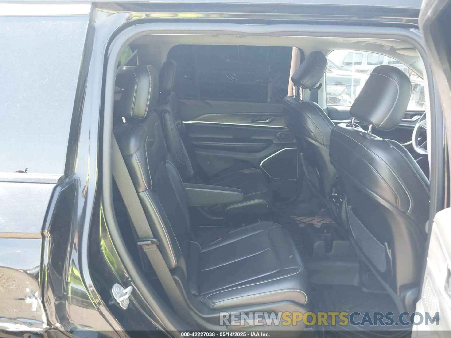 8 fotografías del automóvil dañado 1C4RJKBG1M8105003 JEEP GRAND CHEROKEE L 2021