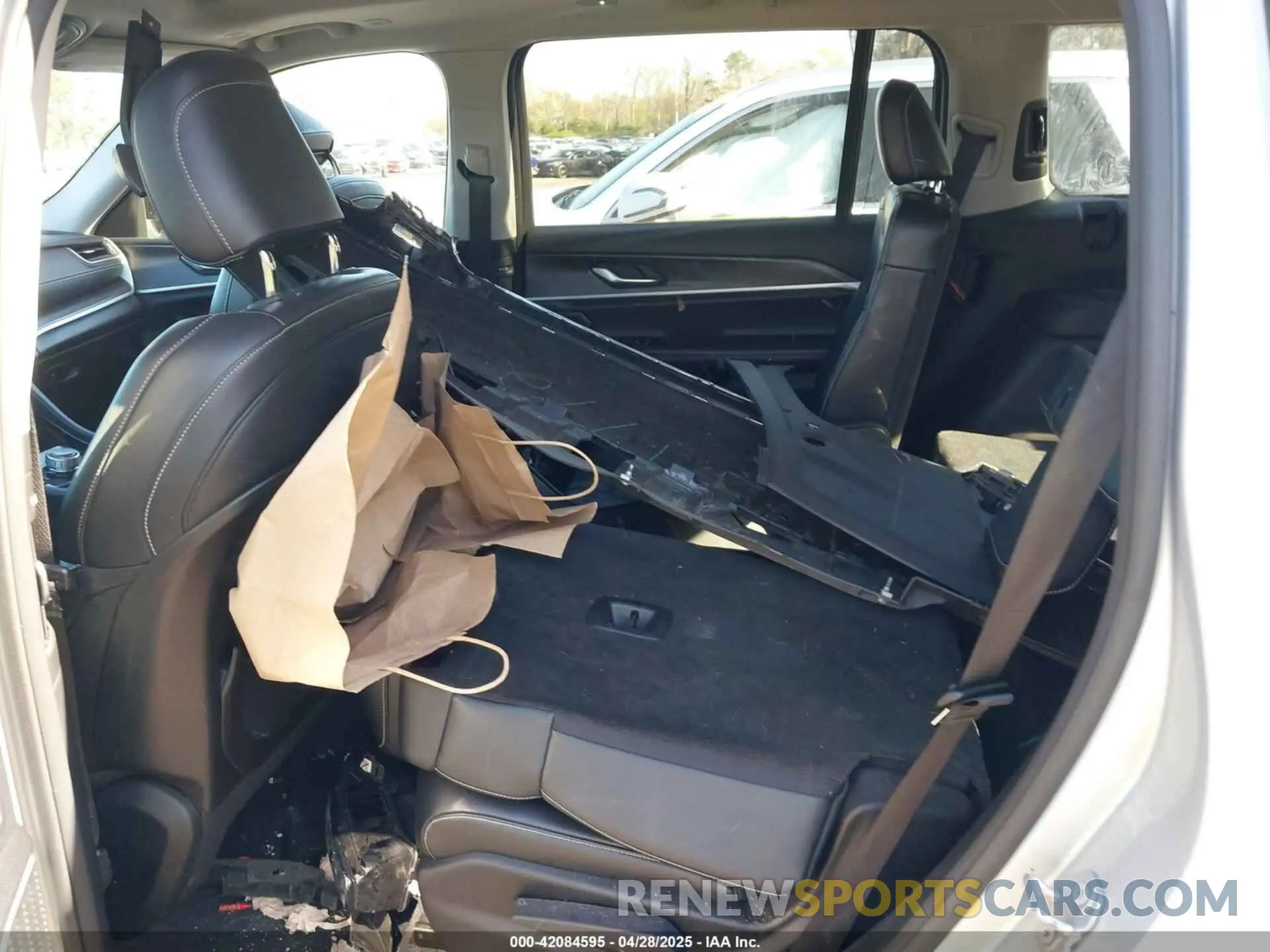 8 fotografías del automóvil dañado 1C4RJKBG1M8109598 JEEP GRAND CHEROKEE L 2021