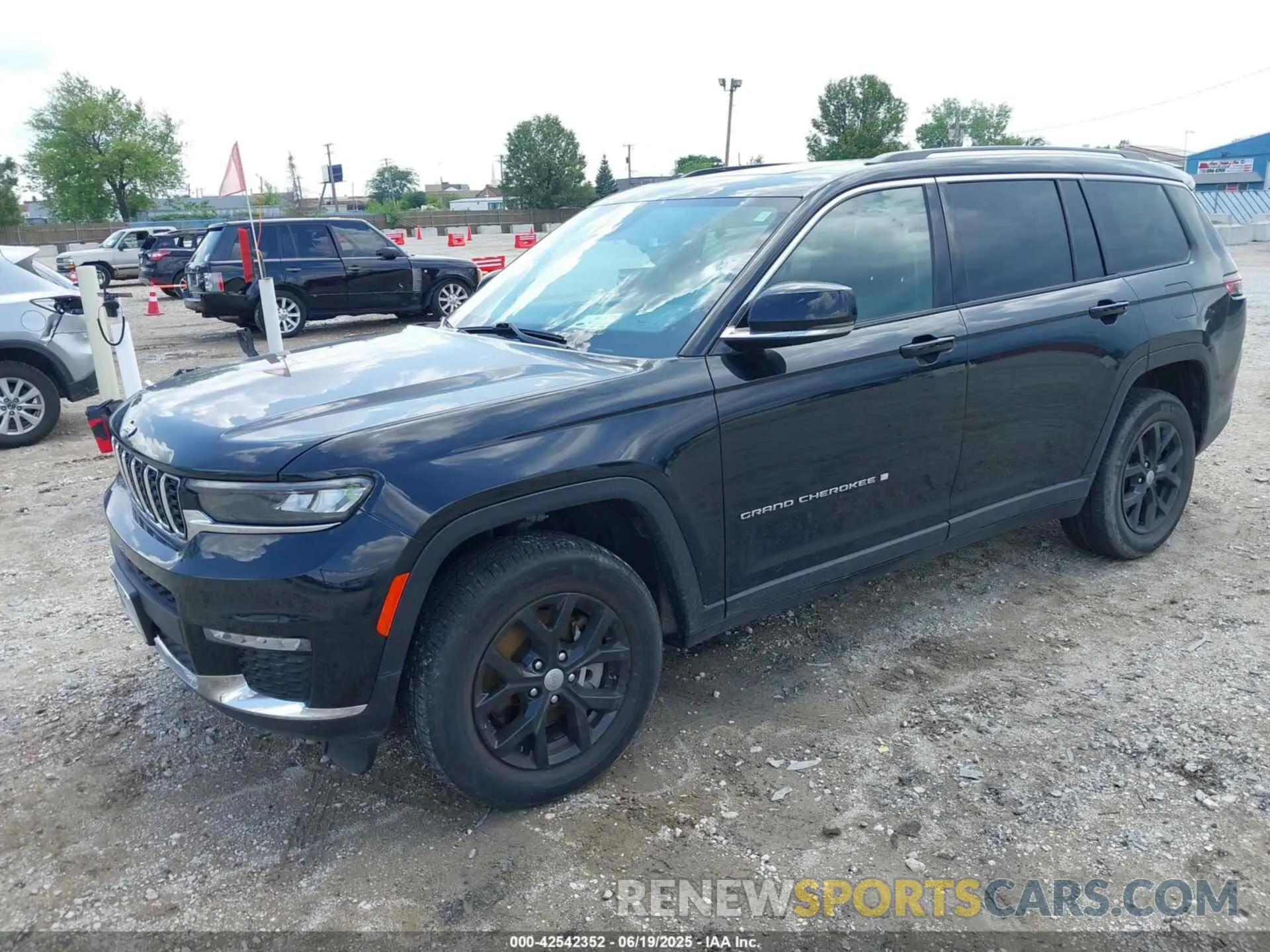 2 fotografías del automóvil dañado 1C4RJKBG1M8130354 JEEP GRAND CHEROKEE L 2021