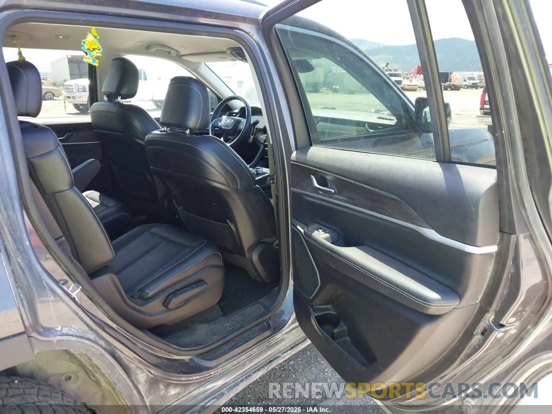 8 fotografías del automóvil dañado 1C4RJKBG2M8138950 JEEP GRAND CHEROKEE L 2021