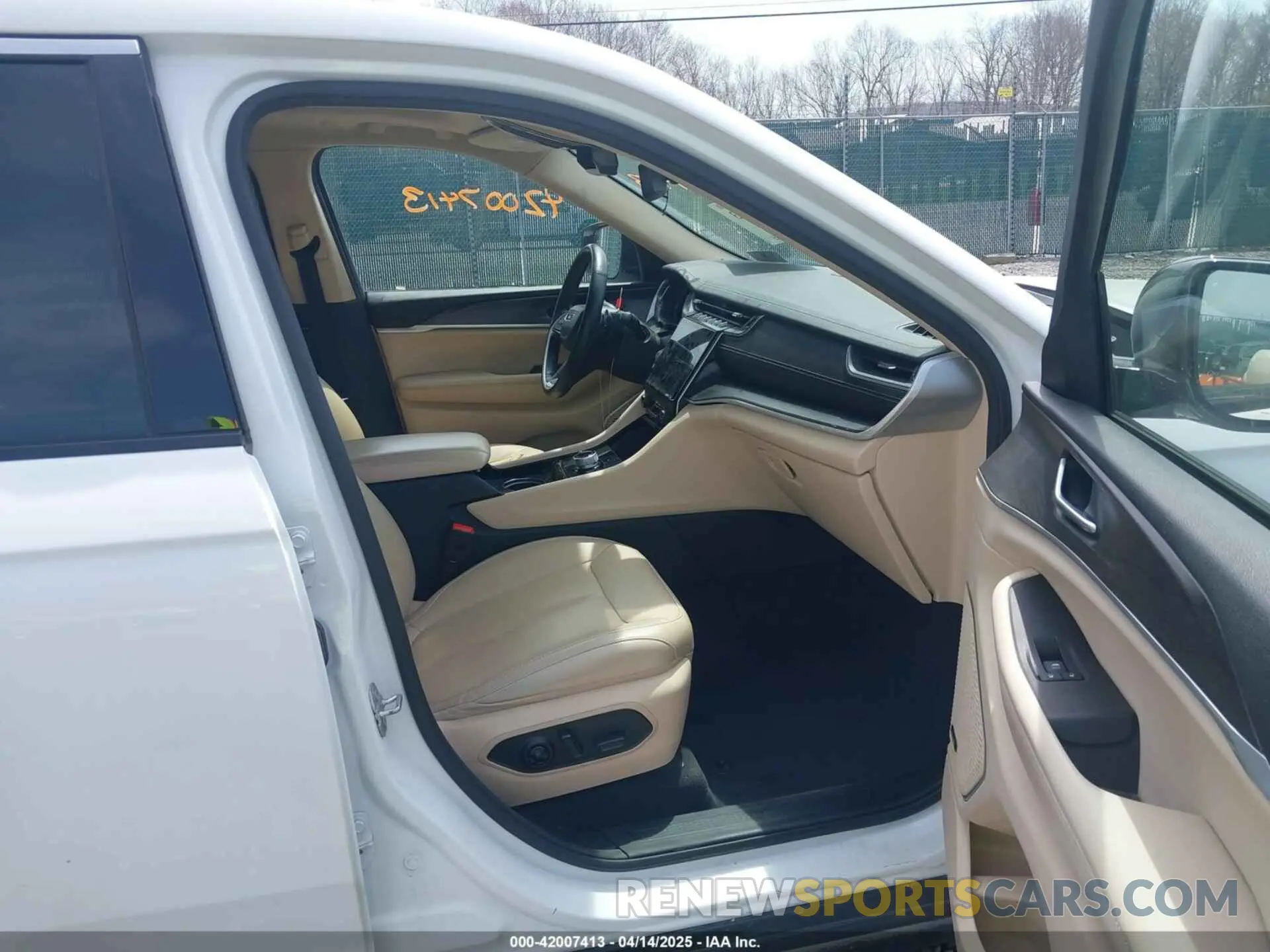 5 fotografías del automóvil dañado 1C4RJKBG2M8169342 JEEP GRAND CHEROKEE L 2021
