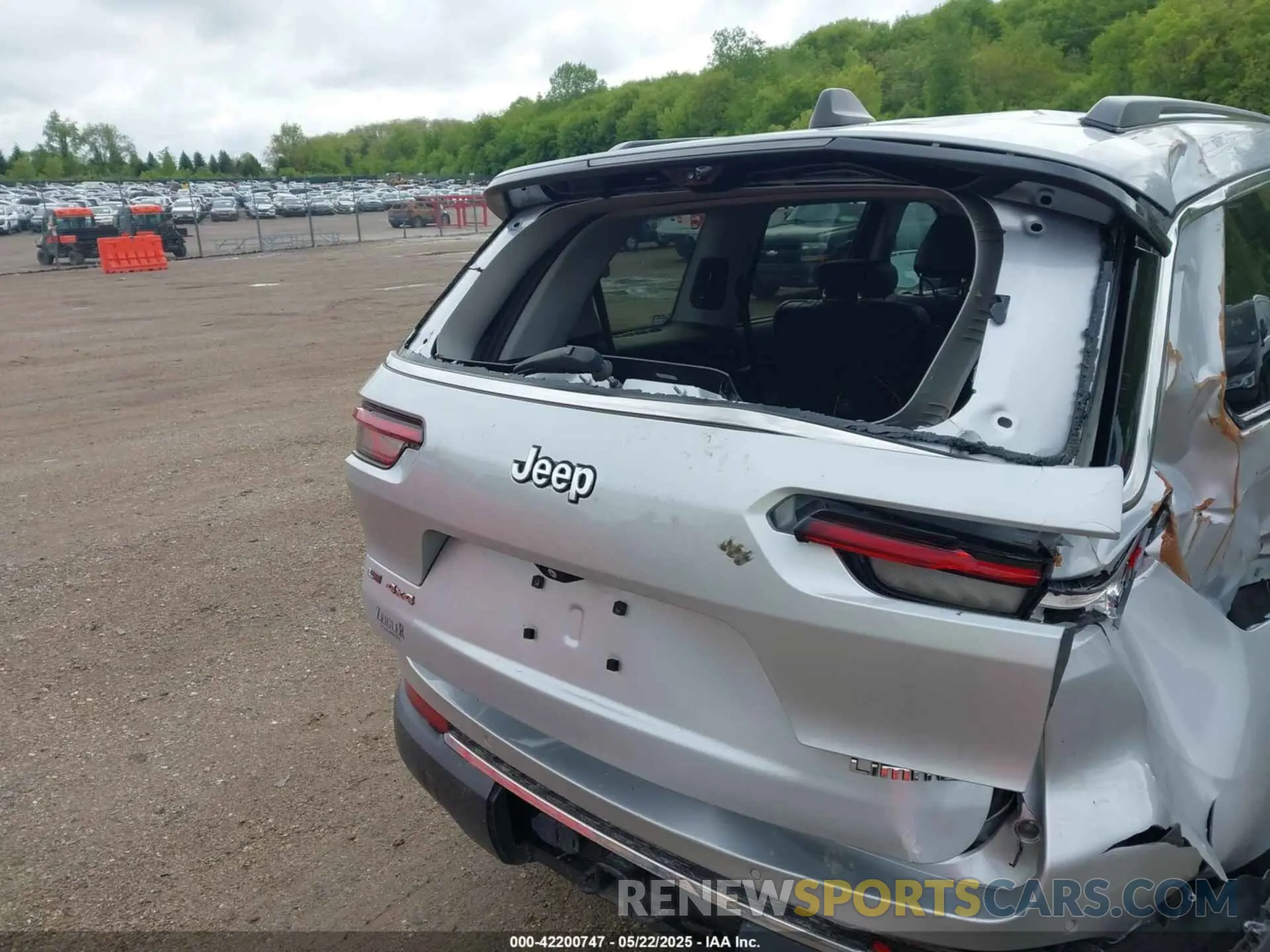 16 fotografías del automóvil dañado 1C4RJKBG3M8114379 JEEP GRAND CHEROKEE L 2021