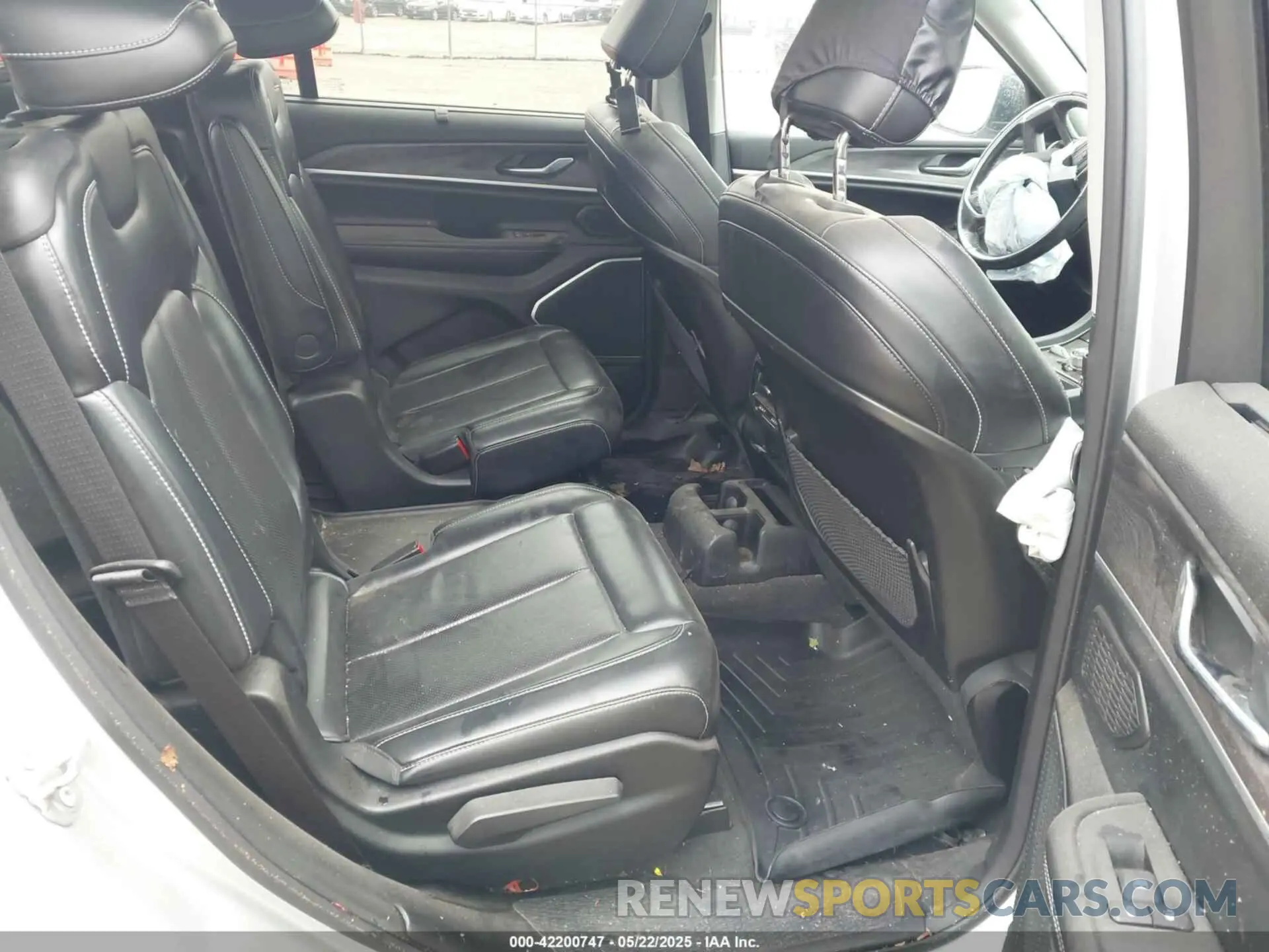 8 fotografías del automóvil dañado 1C4RJKBG3M8114379 JEEP GRAND CHEROKEE L 2021