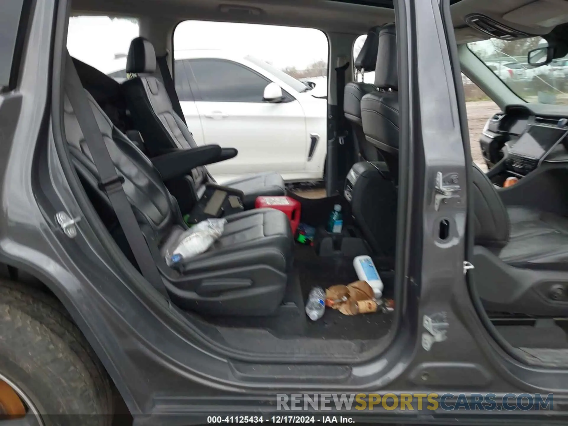 8 fotografías del automóvil dañado 1C4RJKBG4M8138710 JEEP GRAND CHEROKEE L 2021