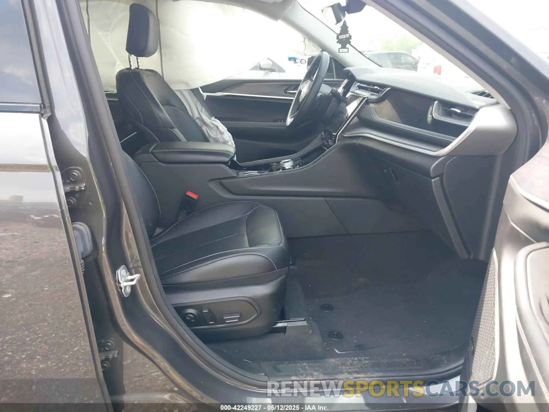 5 fotografías del automóvil dañado 1C4RJKBG3N8621834 JEEP GRAND CHEROKEE L 2022