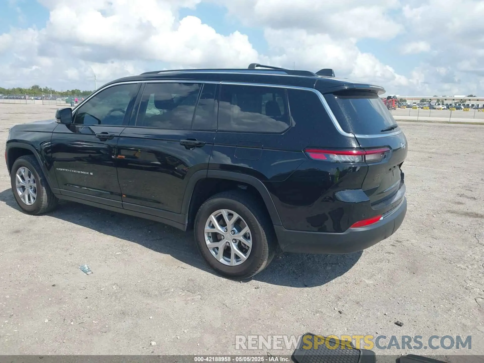 3 fotografías del automóvil dañado 1C4RJJBG7P8843712 JEEP GRAND CHEROKEE L 2023